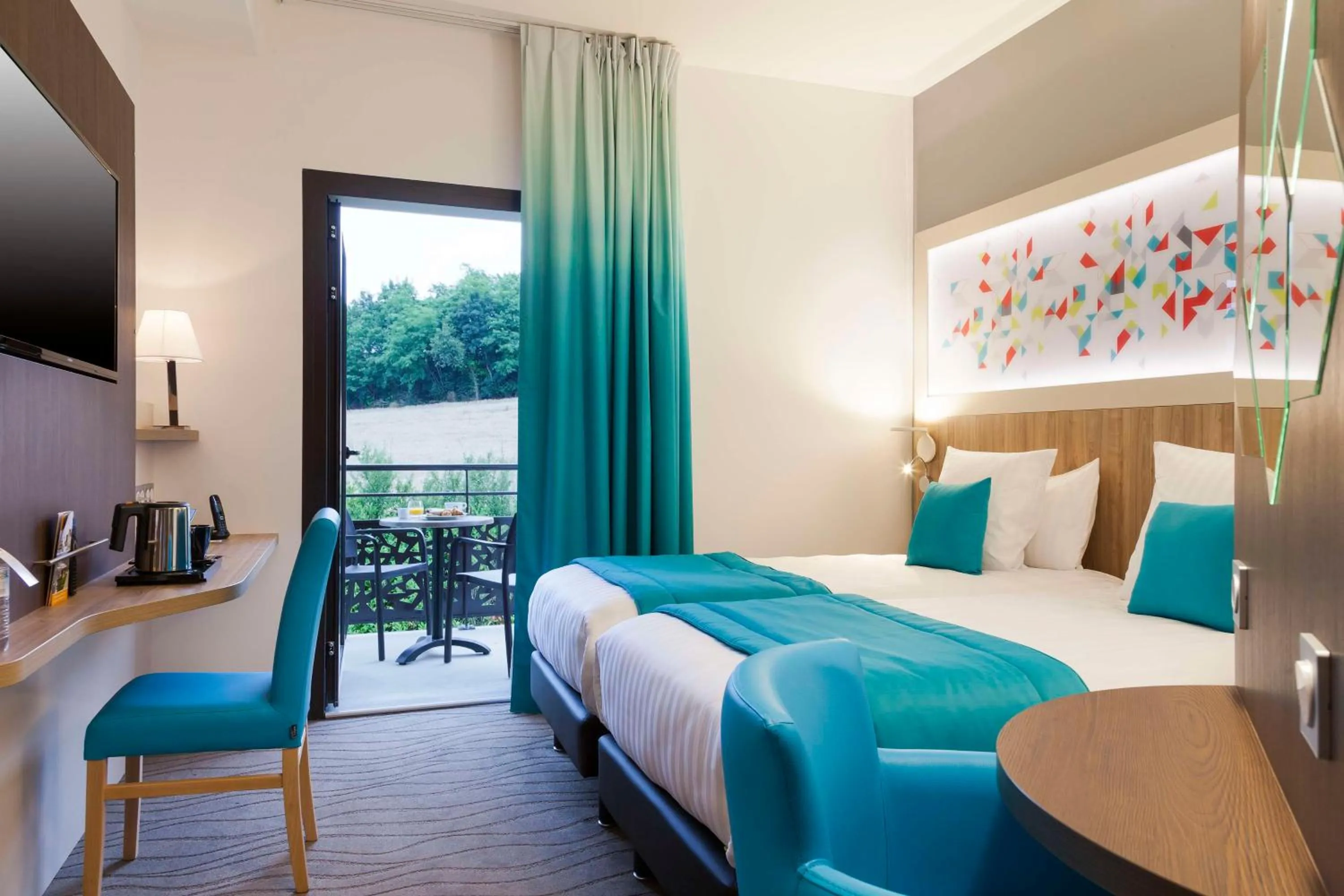 Bedroom, Bed in Brit Hotel Privilège Figeac