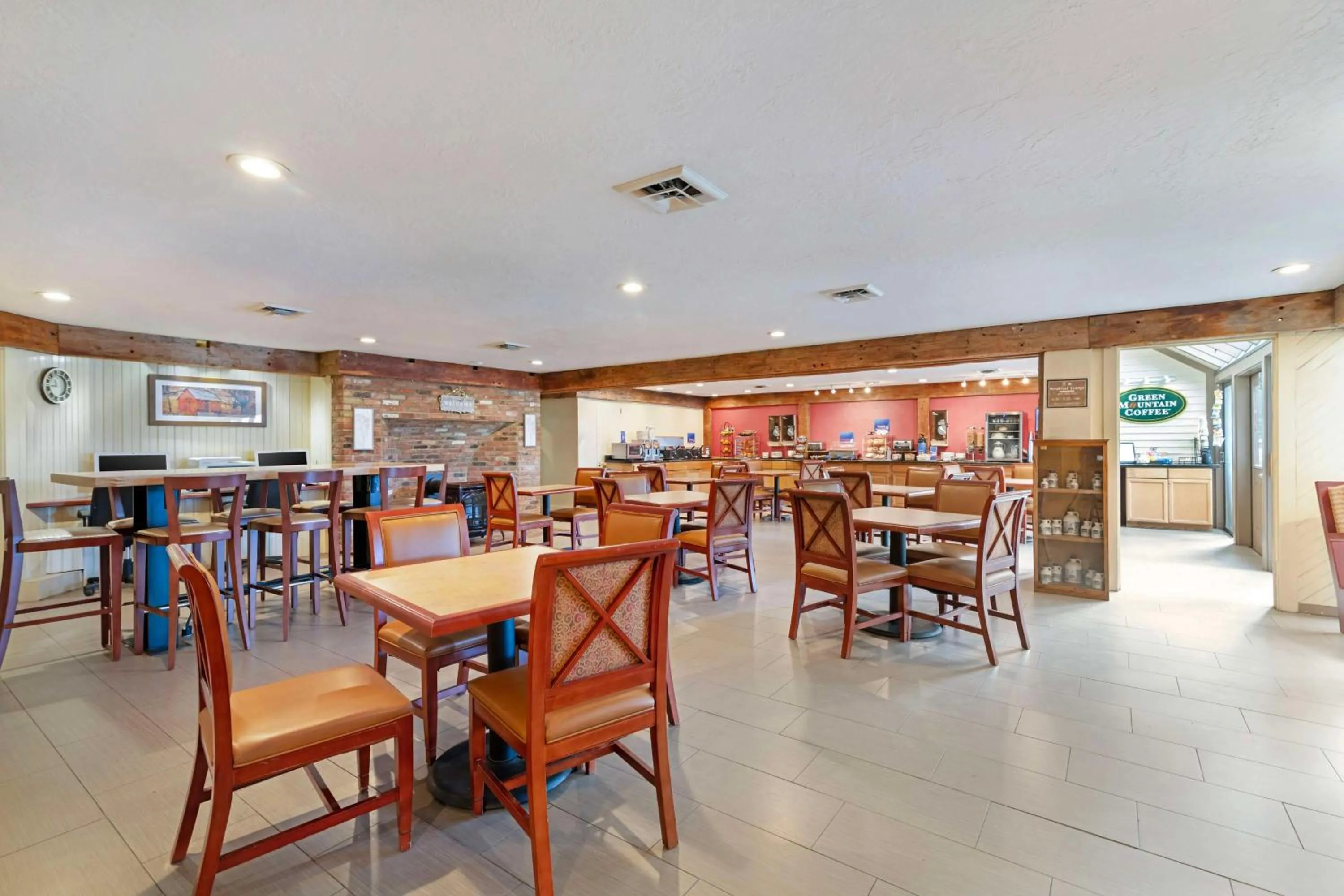 Breakfast in Best Western Inn & Suites Rutland-Killington