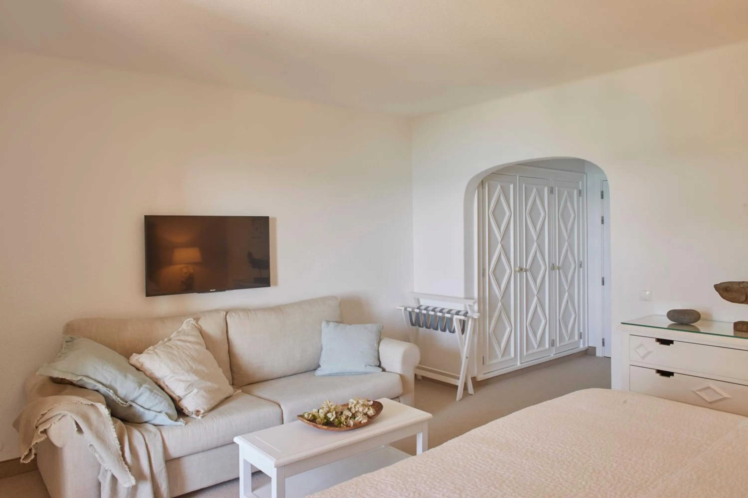 Seating area, Bed in Vila Joya