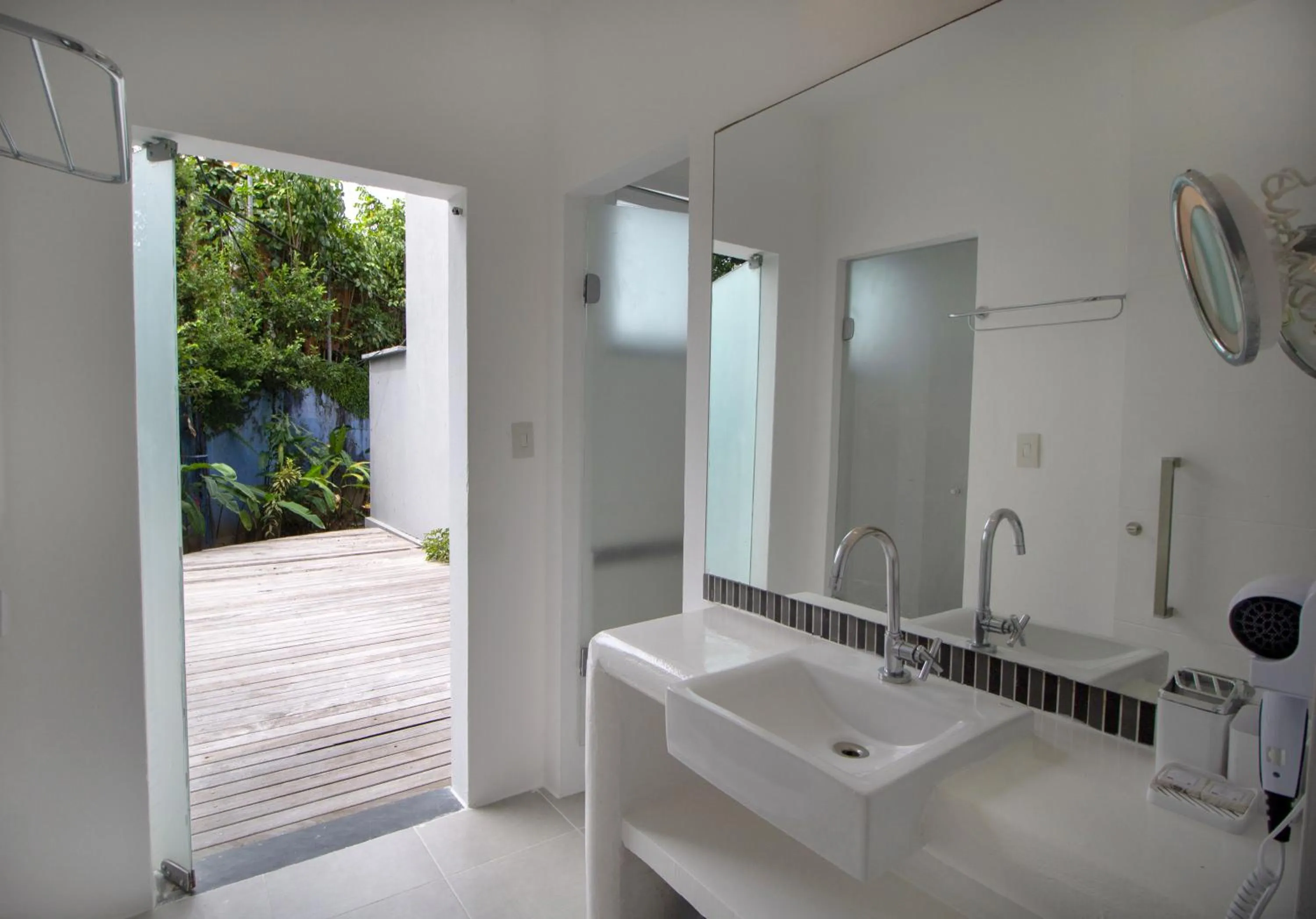 Bathroom in Villa dos Graffitis Pousada