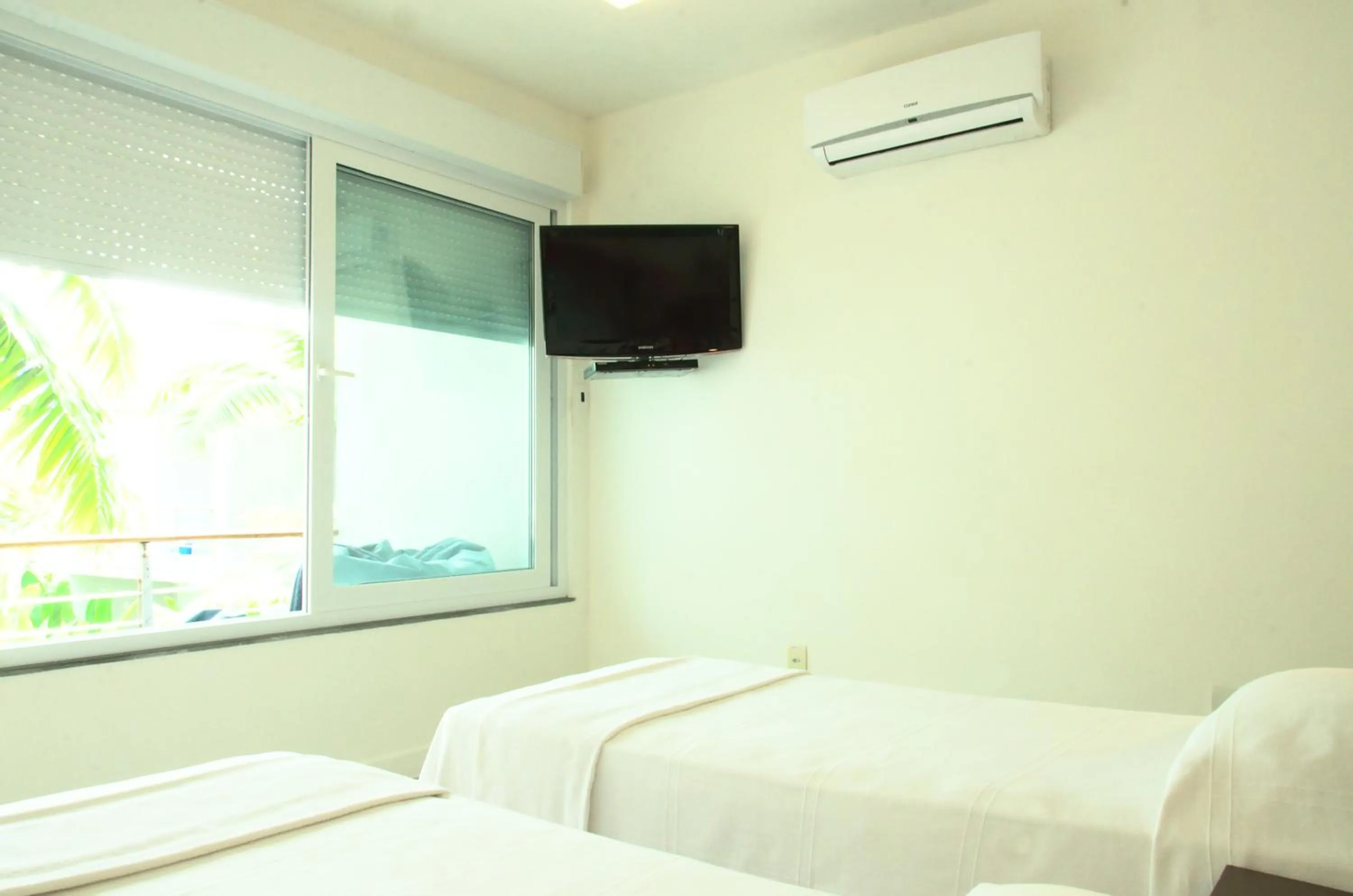 Day, Bed in Villa dos Graffitis Pousada