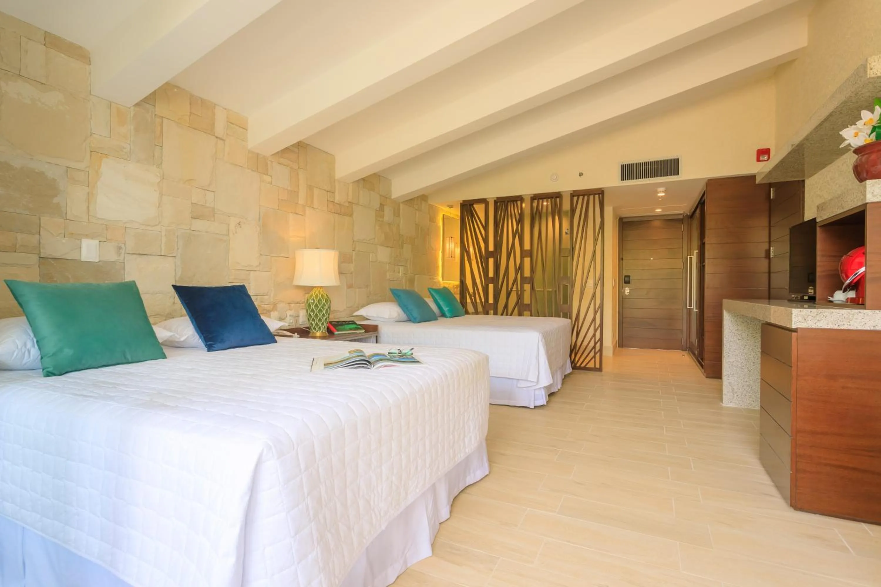 Photo of the whole room, Bed in The Westin Porto de Galinhas All-Inclusive