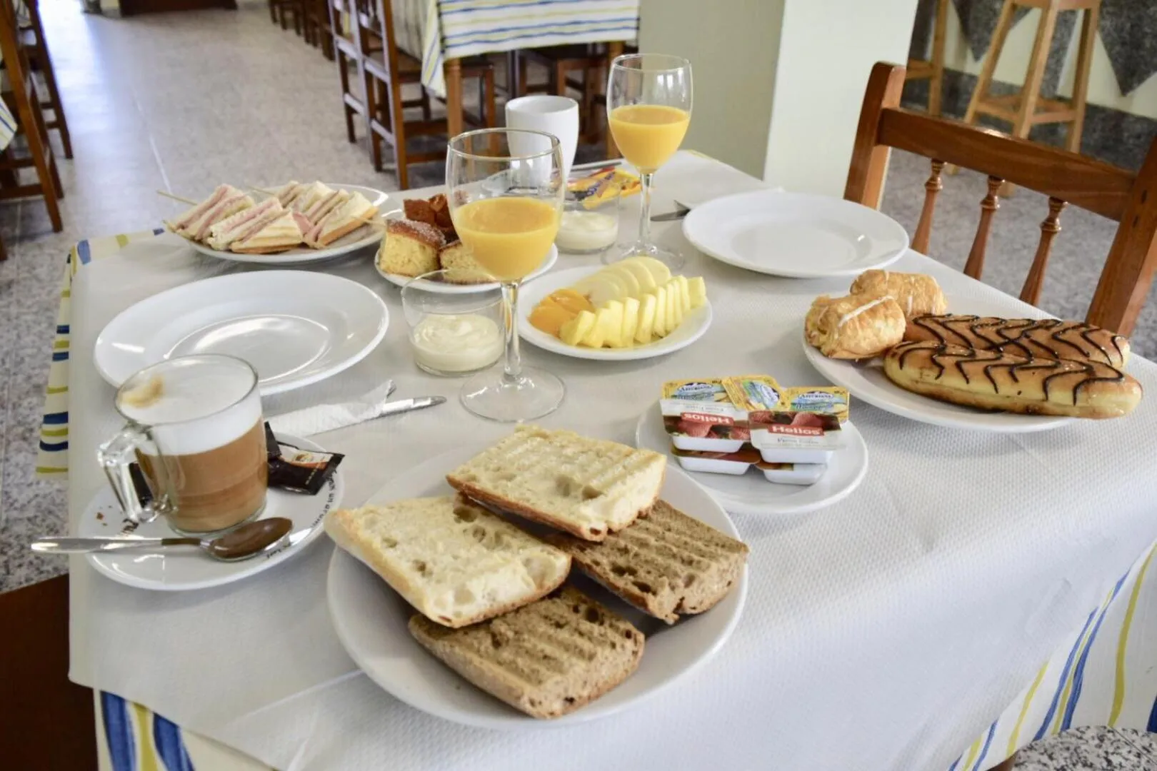 Food and drinks in Pensión San Antón