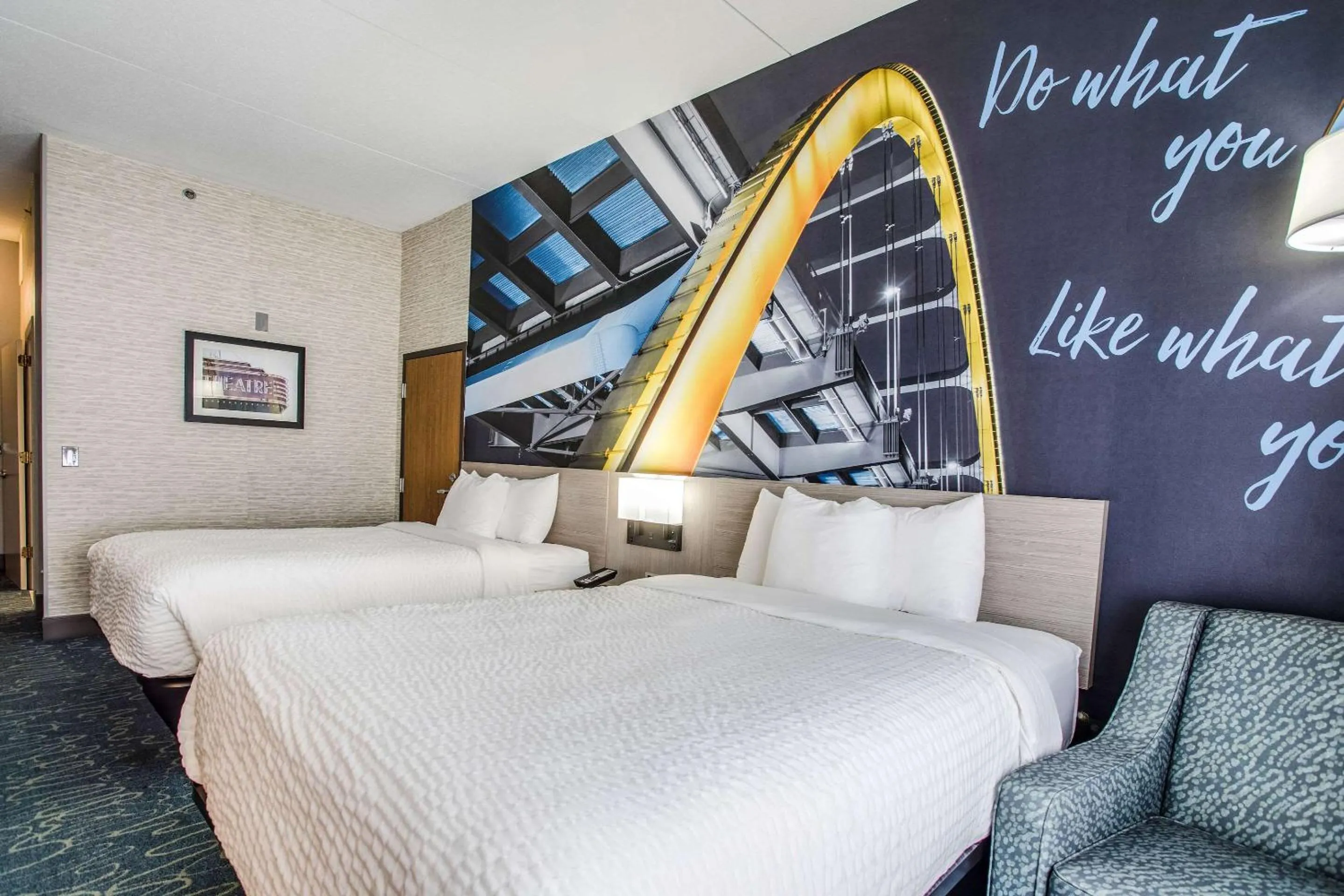 Bedroom, Bed in Clarion Pointe Franklin - Nashville Area