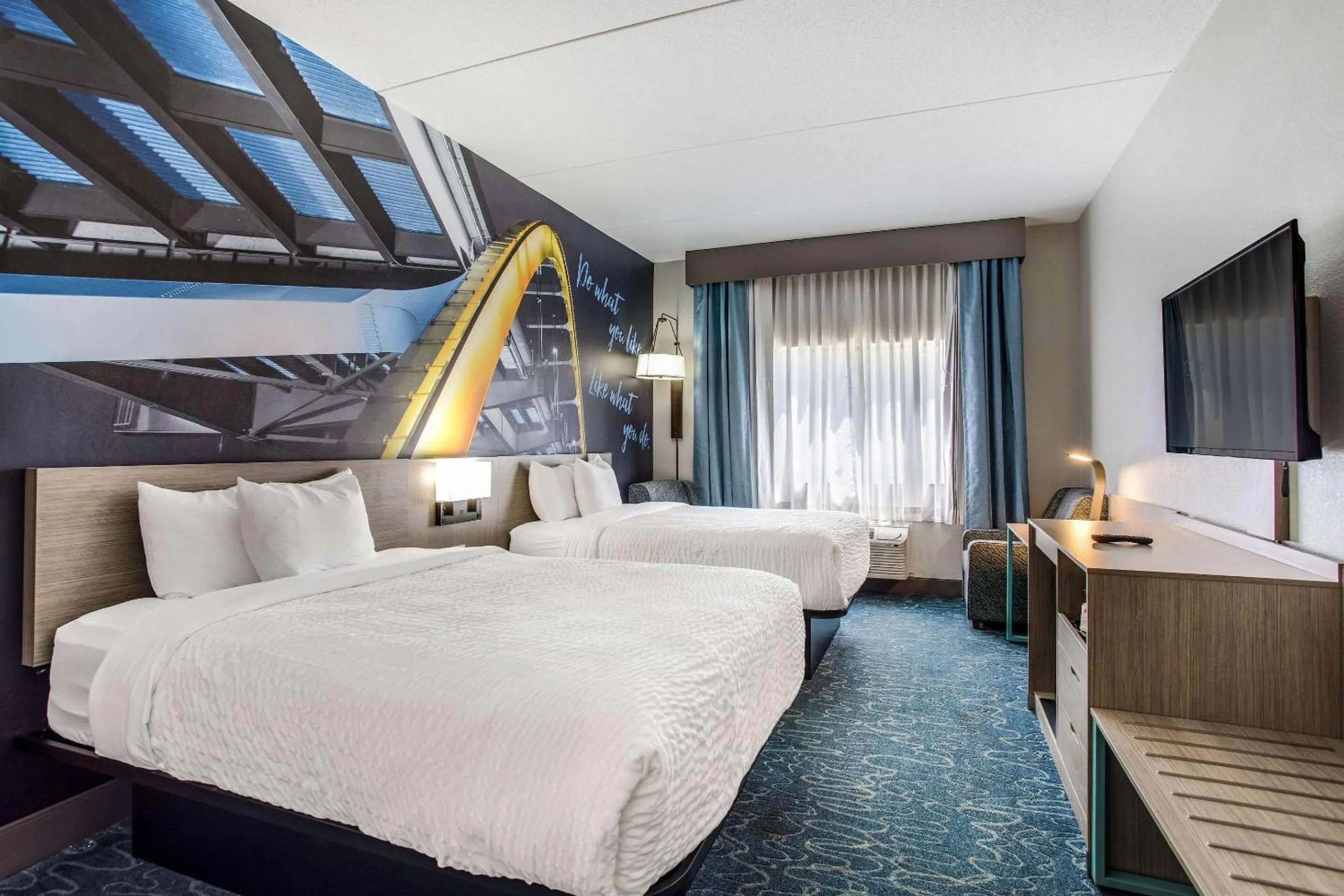 Bedroom, Bed in Clarion Pointe Franklin - Nashville Area