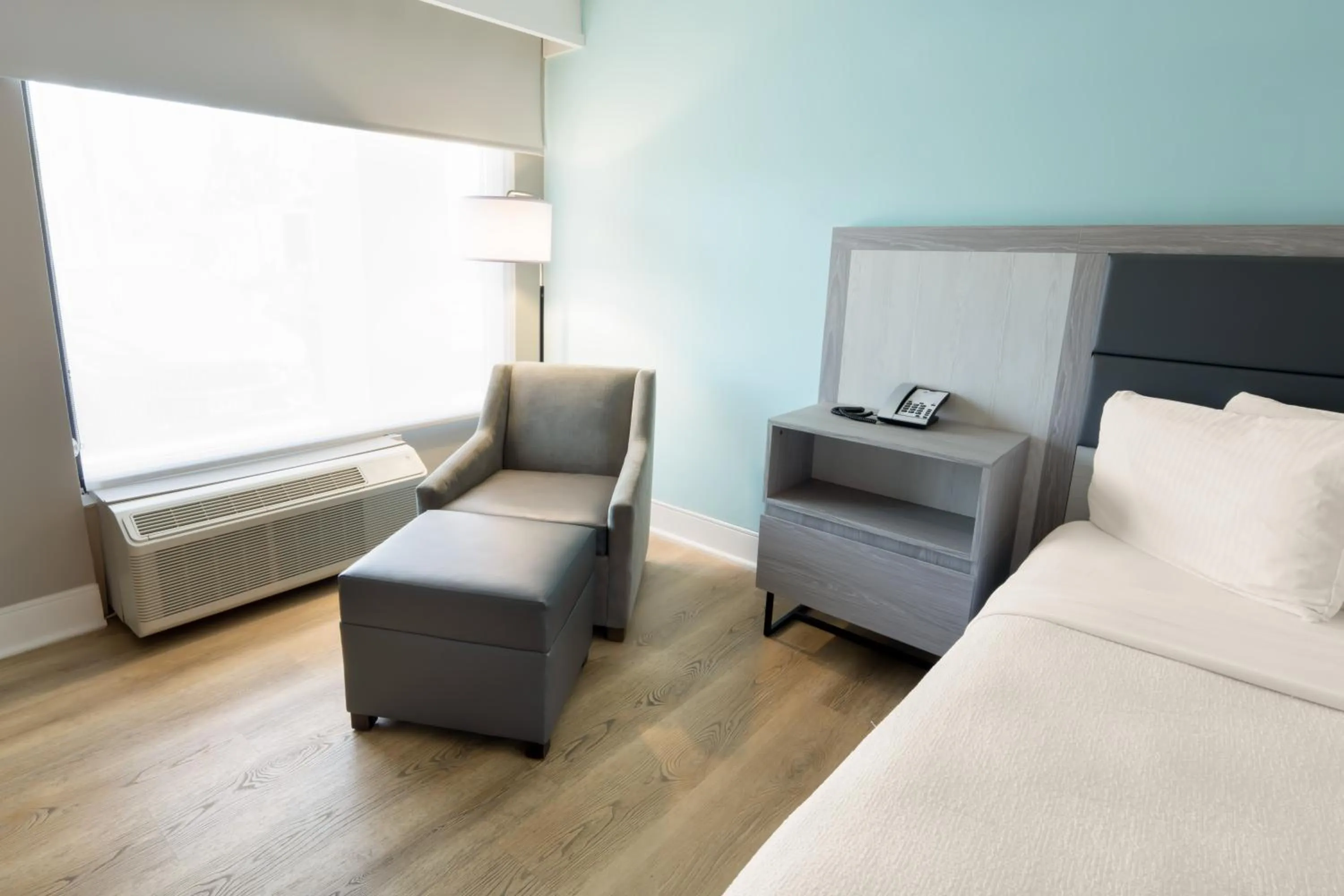 Bedroom, Bed in Best Western Seaside Inn