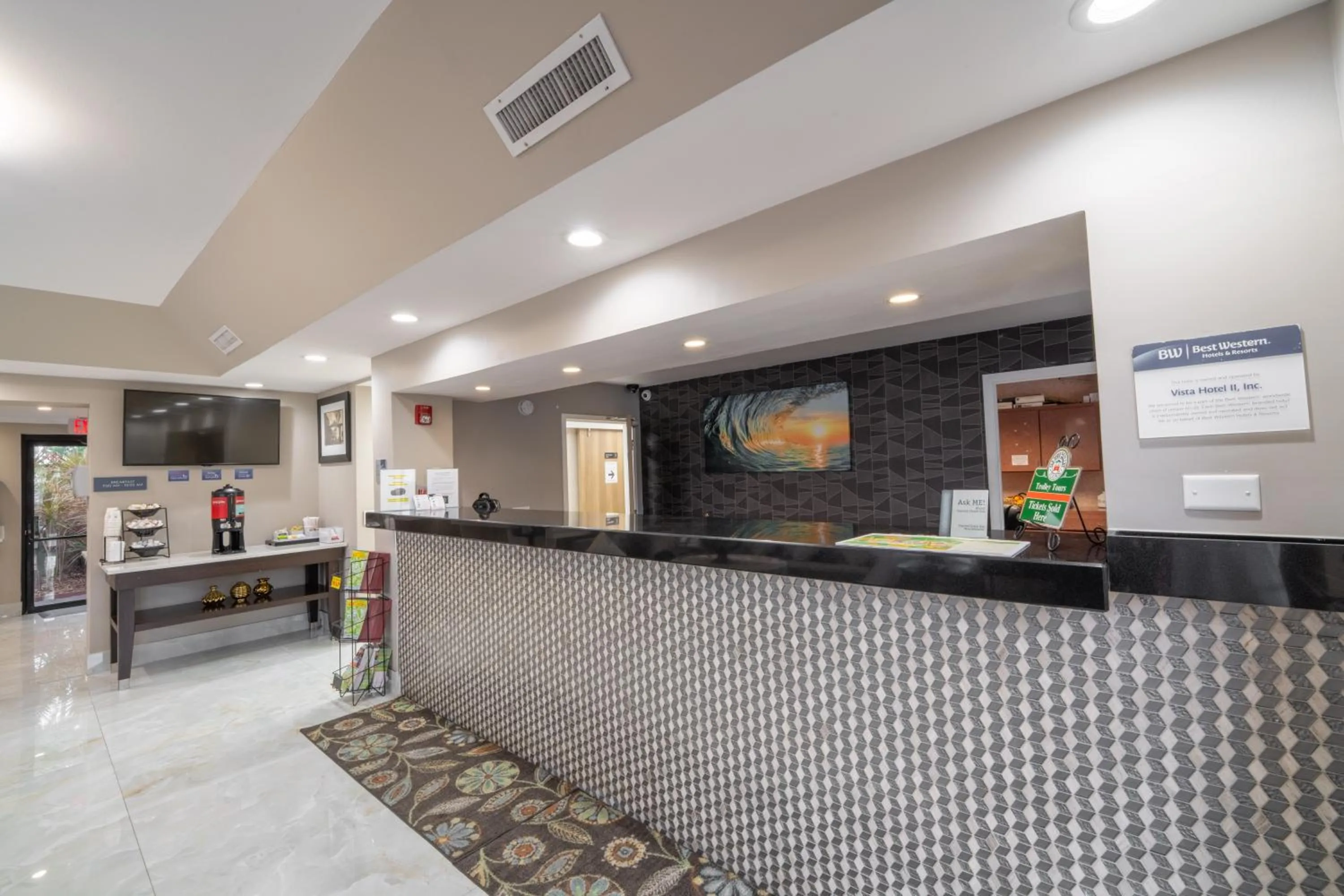 Lobby or reception in Best Western Seaside Inn