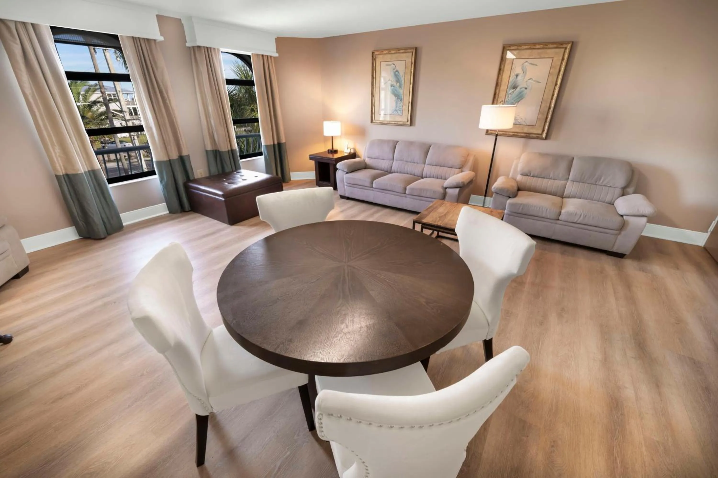 Living room in Best Western Seaside Inn