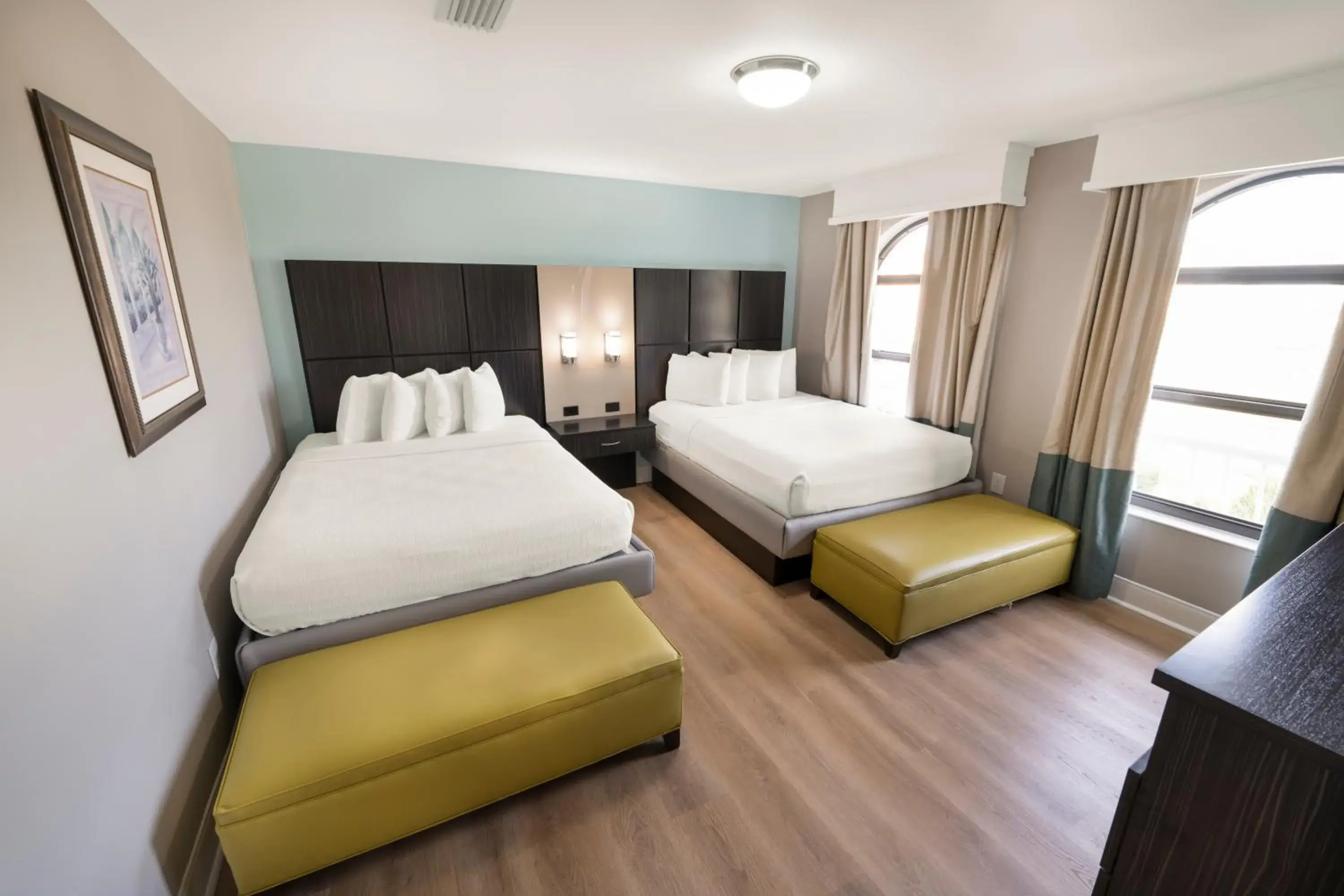 Family Suite with One King Bed and Two Queen Beds - Non-Smoking in Best Western St. Augustine Beach Inn Family Suite with One King Bed and Two Queen Beds - Non-Smoking in Best Western St. Augustine Beach Inn