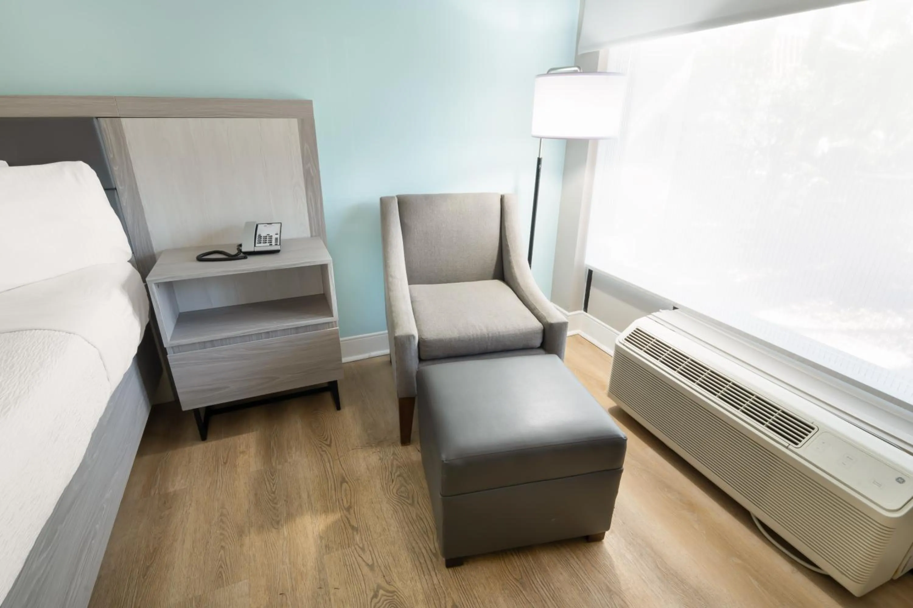 Bedroom, Bed in Best Western Seaside Inn