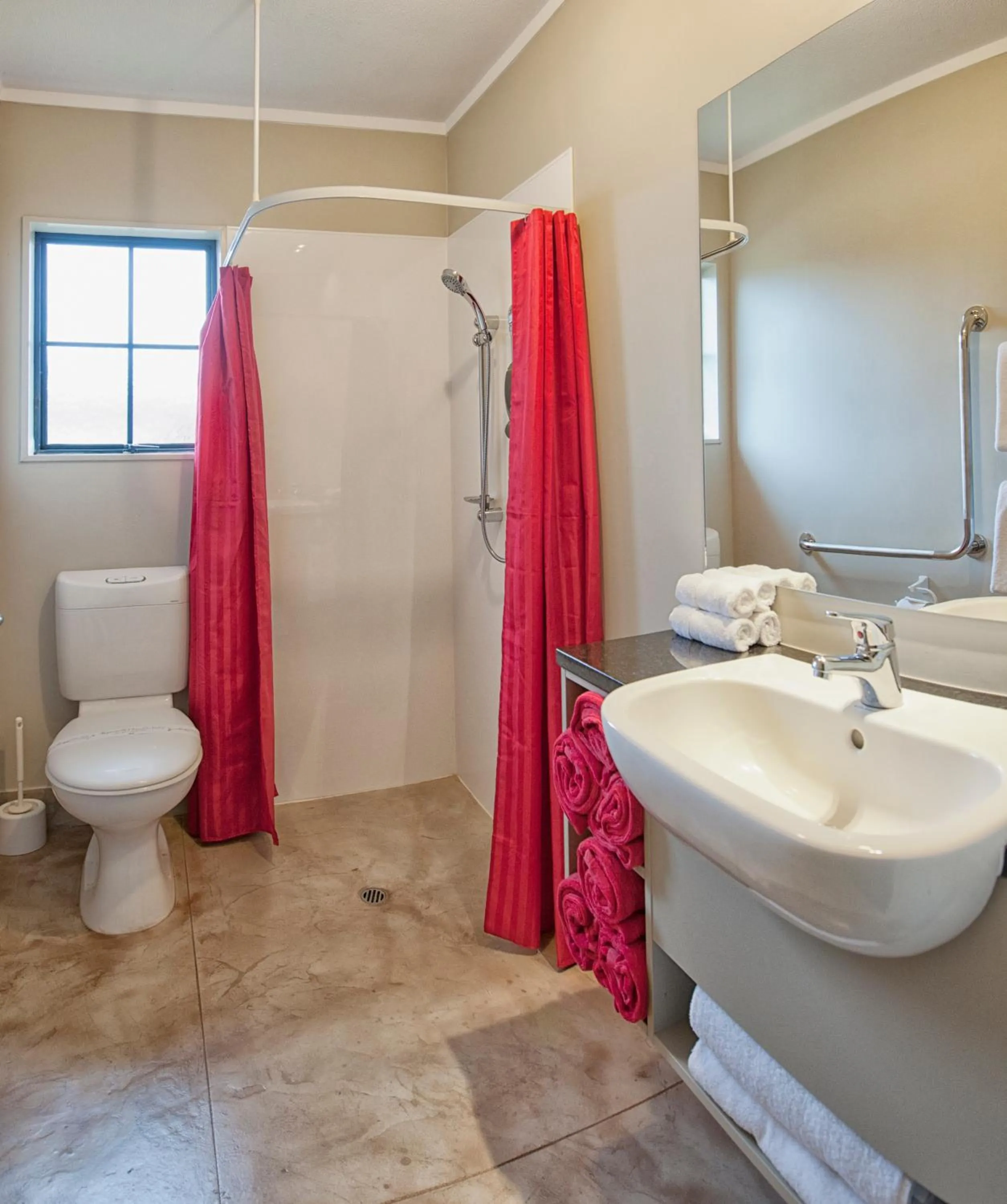 Bathroom in Sport Of Kings Motel