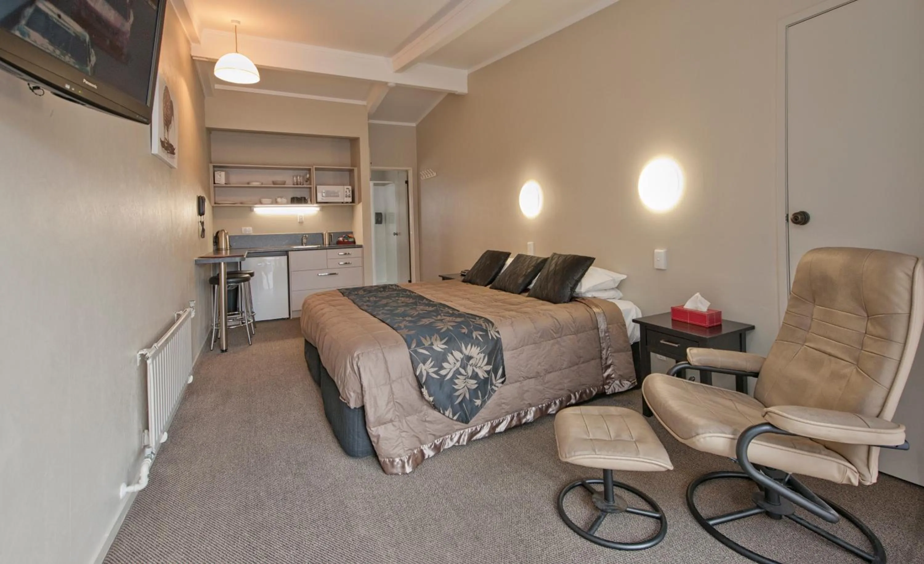 Bed in Sport Of Kings Motel