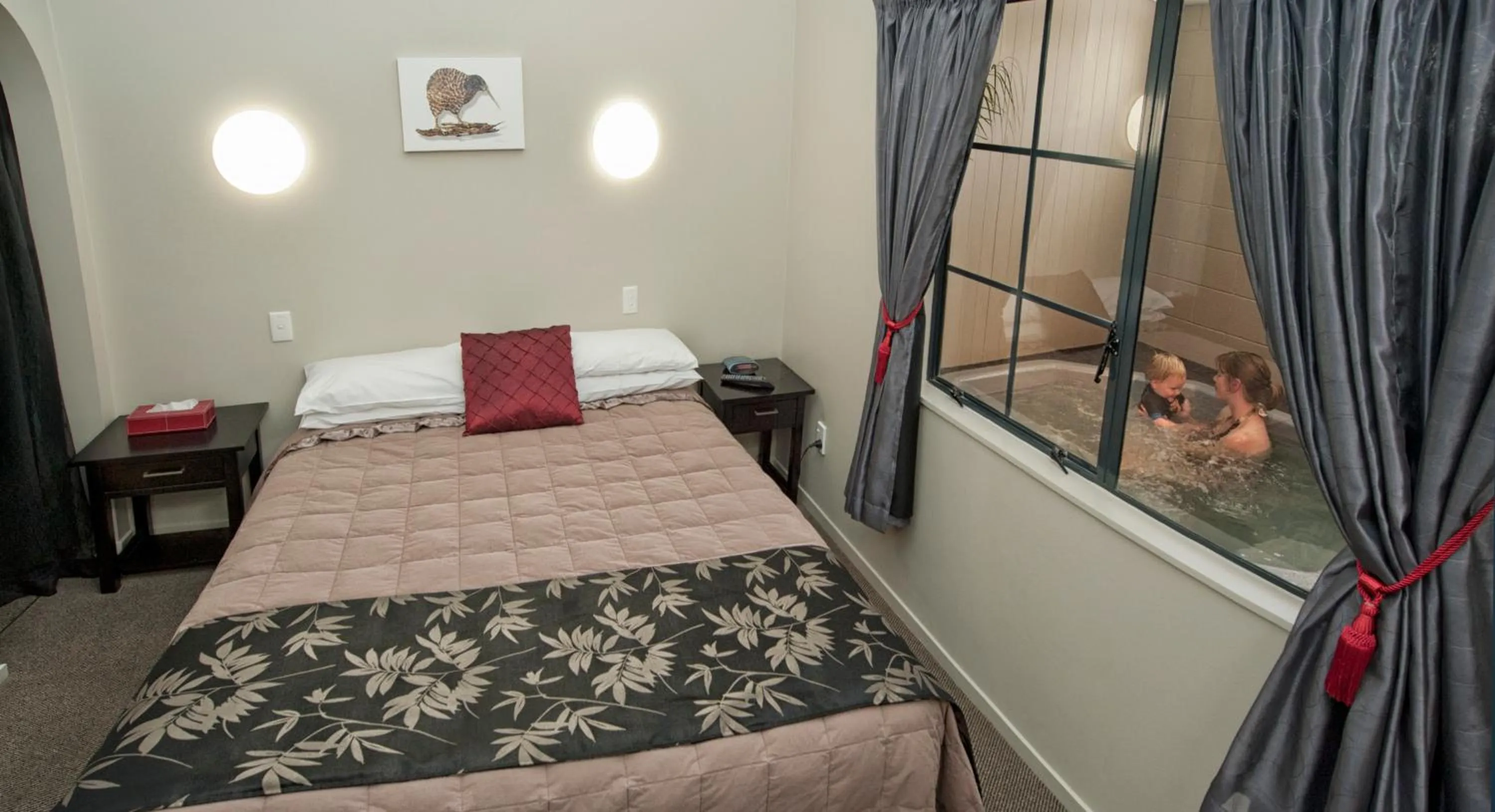 Bed in Sport Of Kings Motel