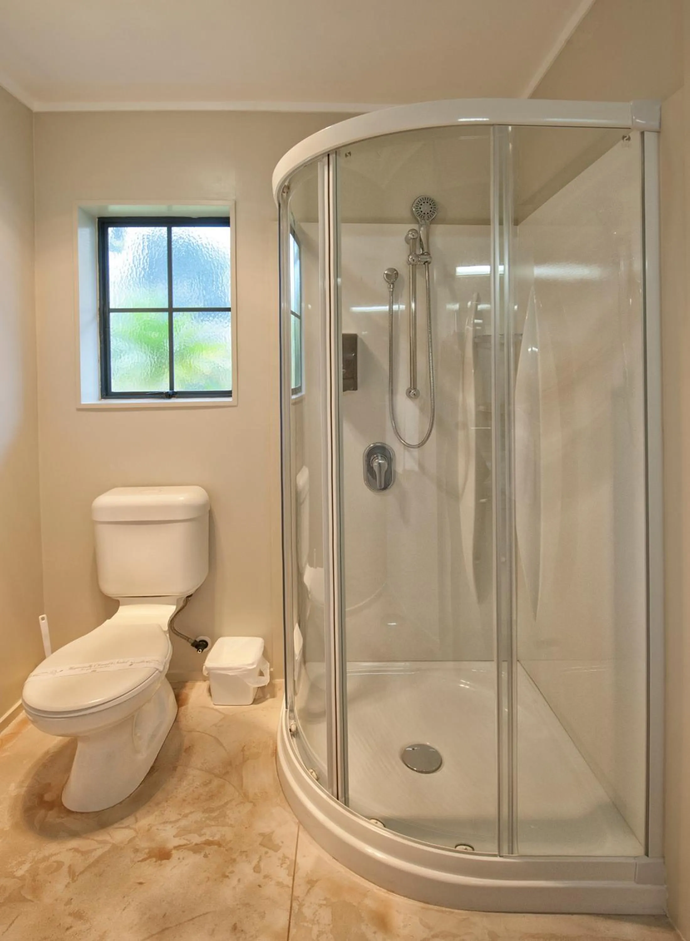 Bathroom in Sport Of Kings Motel