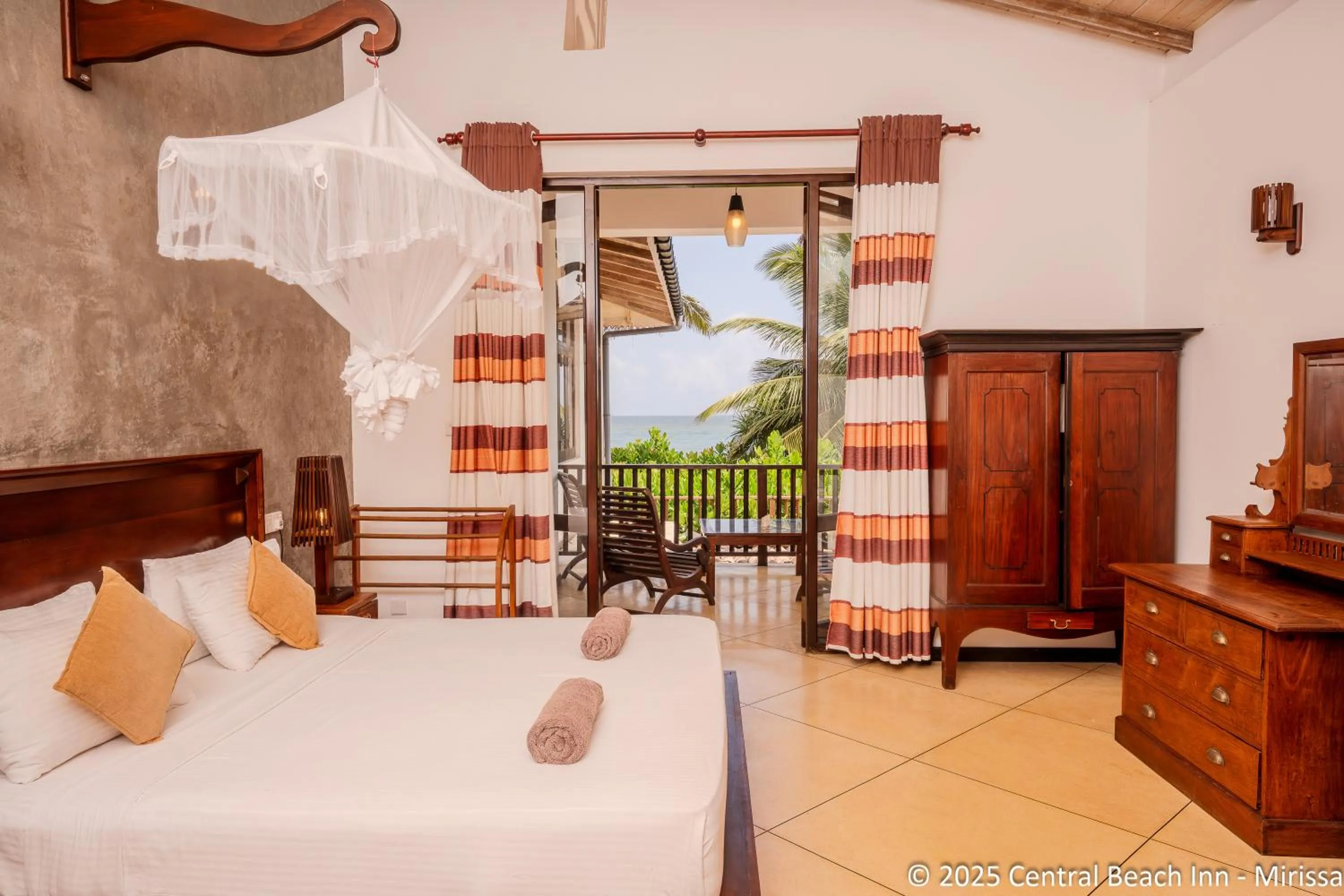 Photo of the whole room, Bed in Central Beach Inn