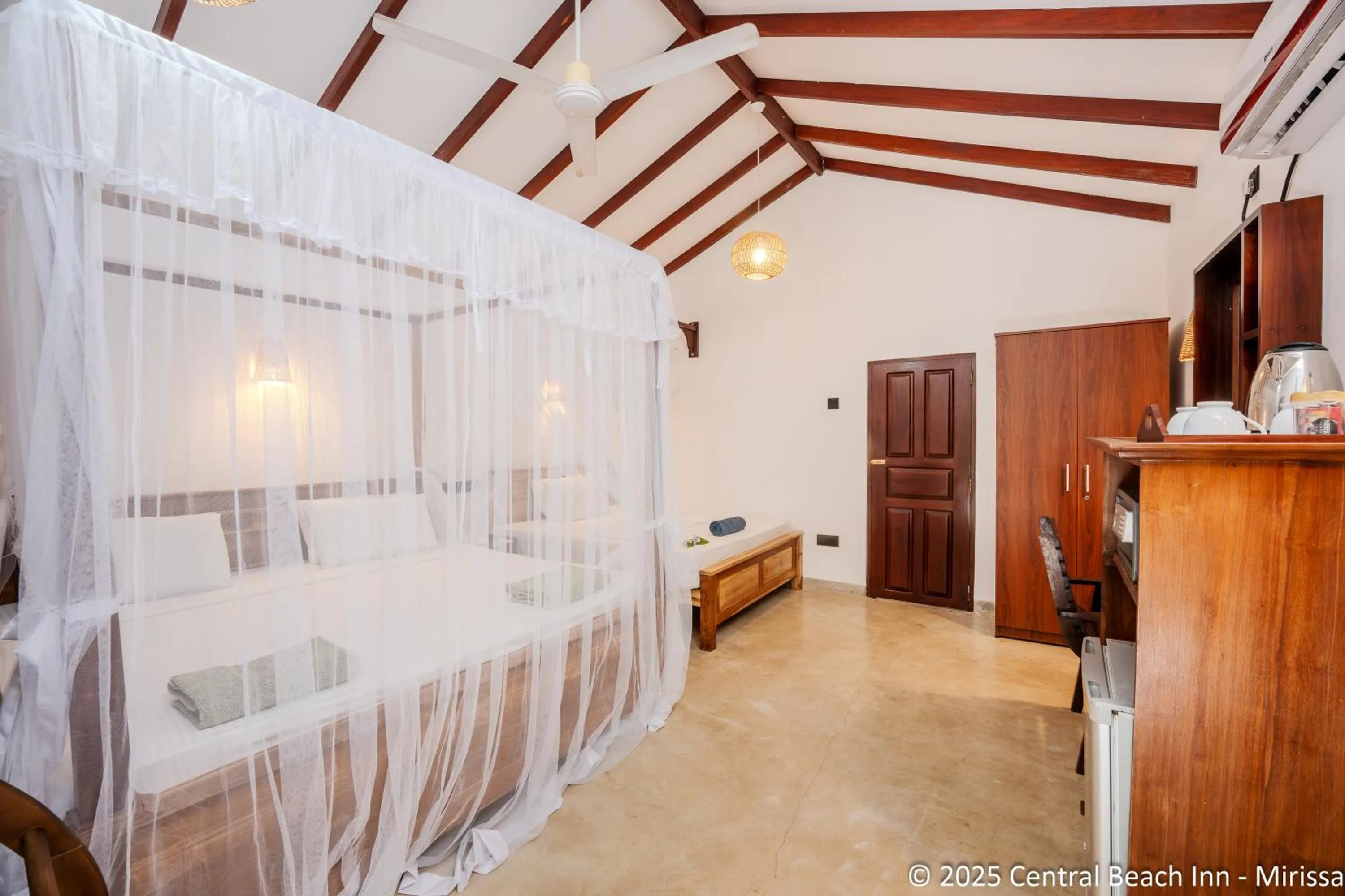 Photo of the whole room, Bed in Central Beach Inn