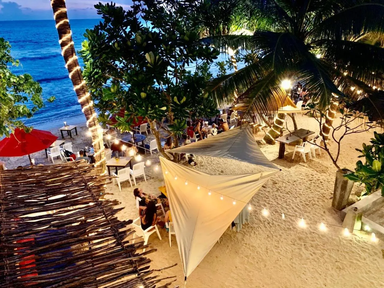 Restaurant/places to eat in Central Beach Inn