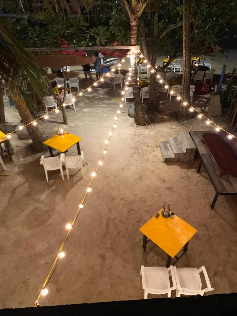 Restaurant/places to eat in Central Beach Inn