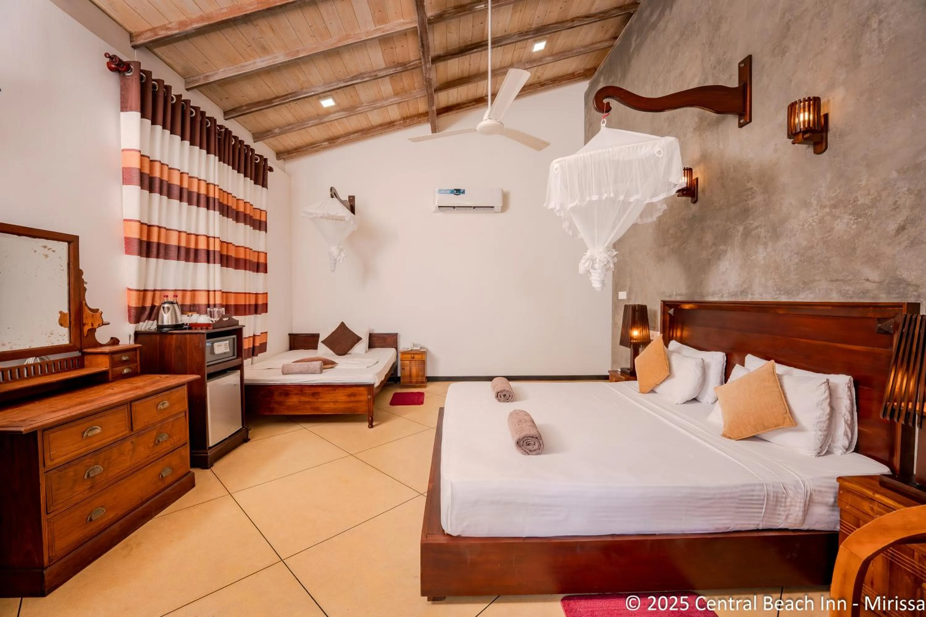 Photo of the whole room, Bed in Central Beach Inn