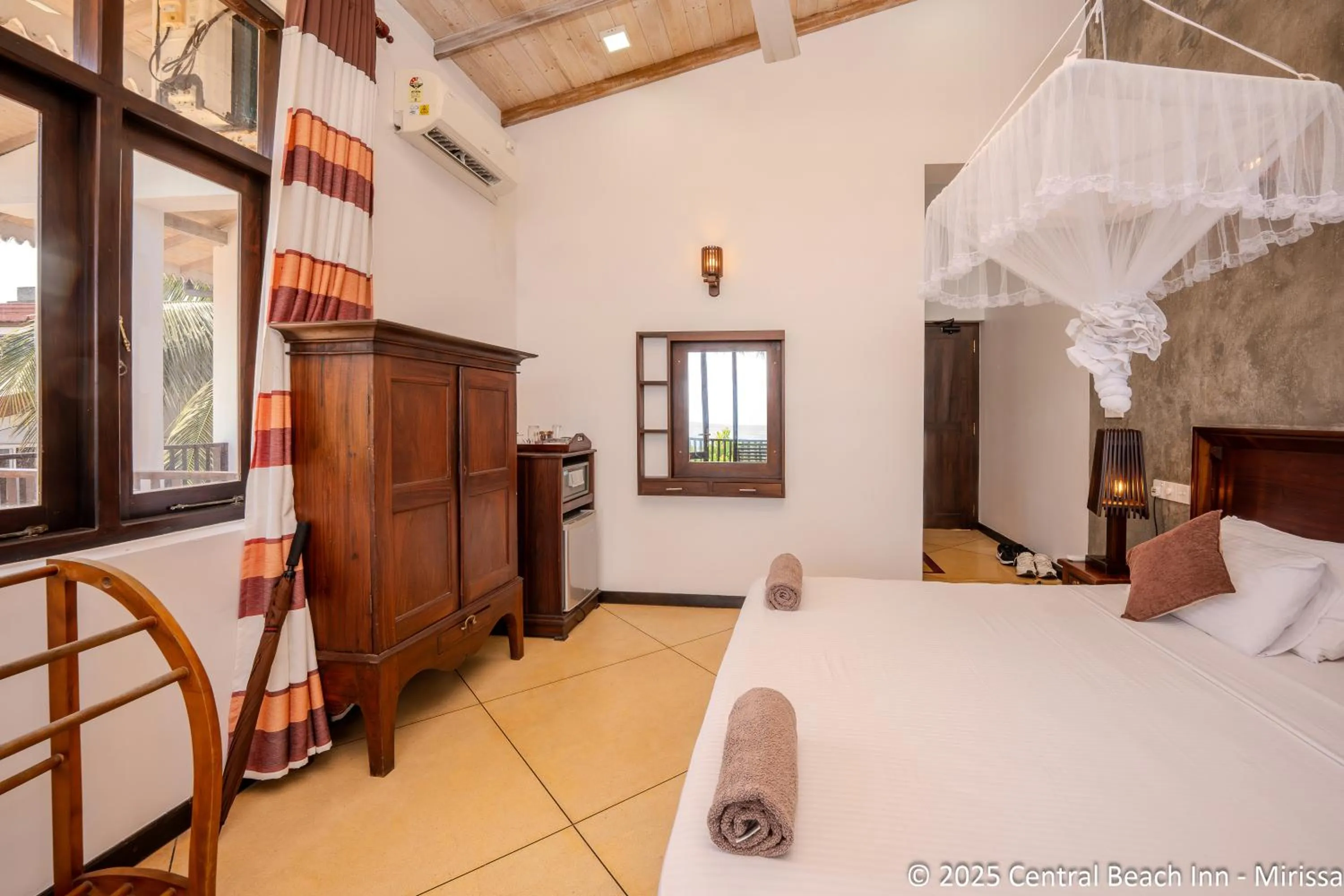 Photo of the whole room, Bed in Central Beach Inn