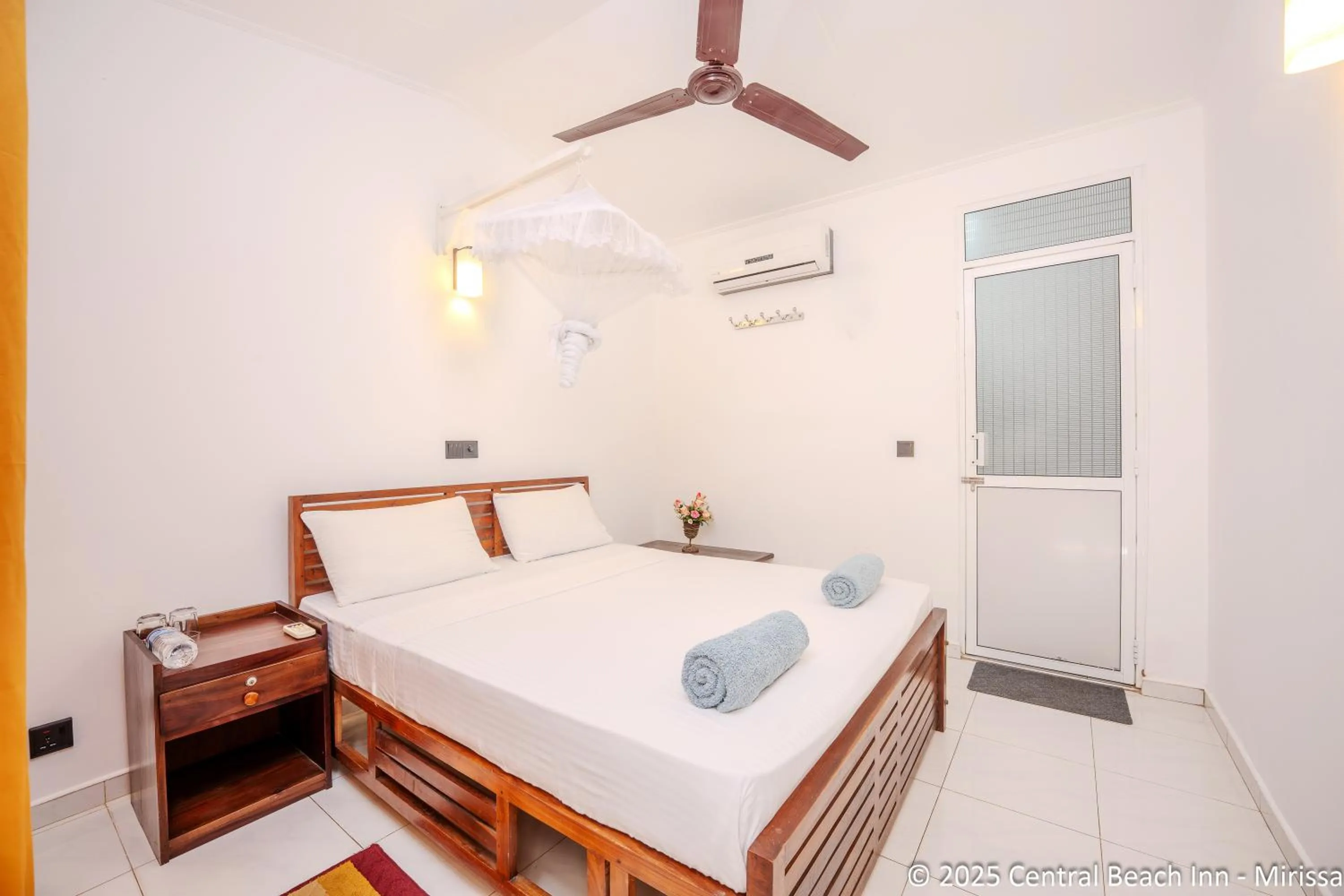 Photo of the whole room, Bed in Central Beach Inn