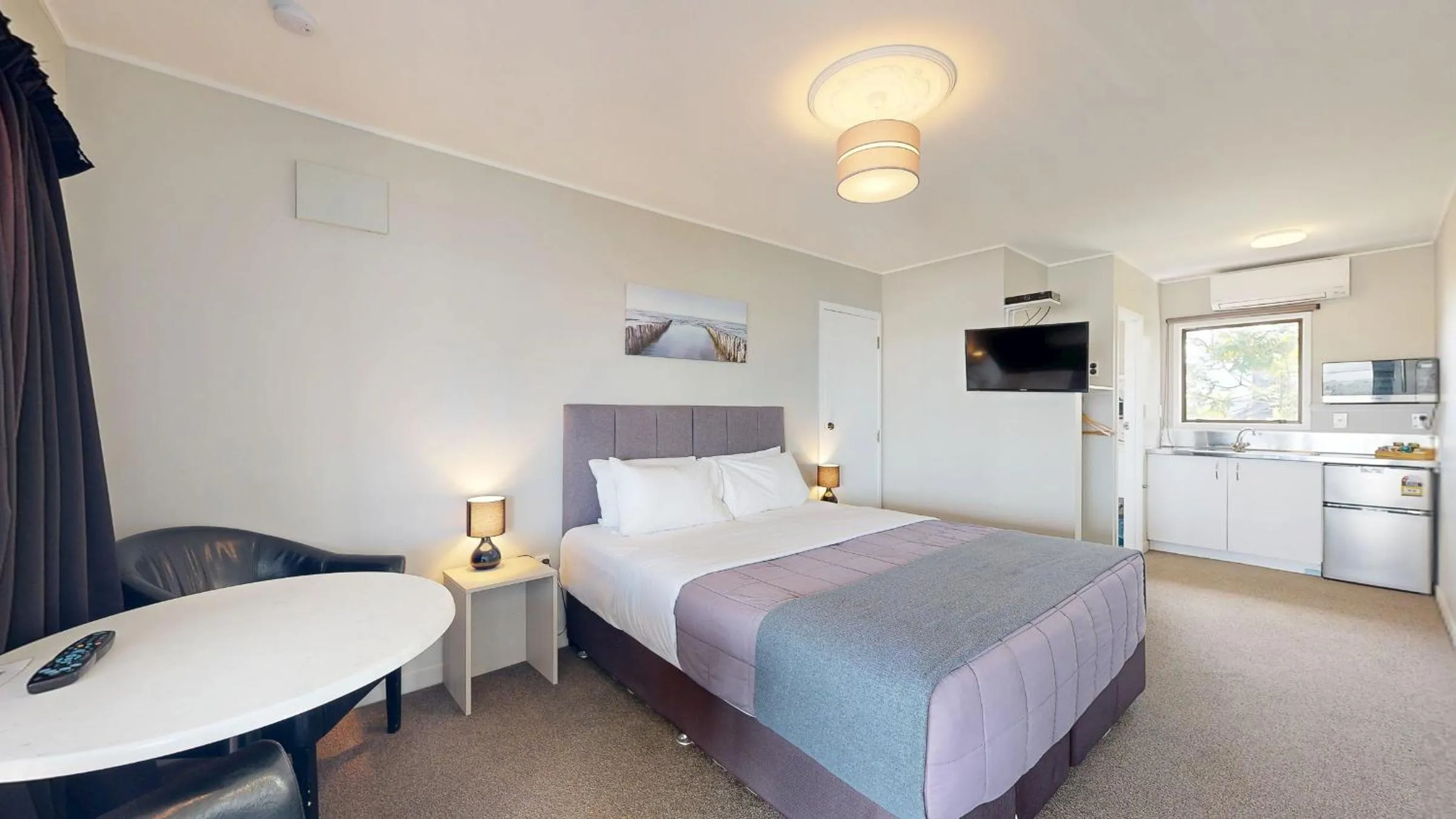 Photo of the whole room, Bed in Albatross Motel