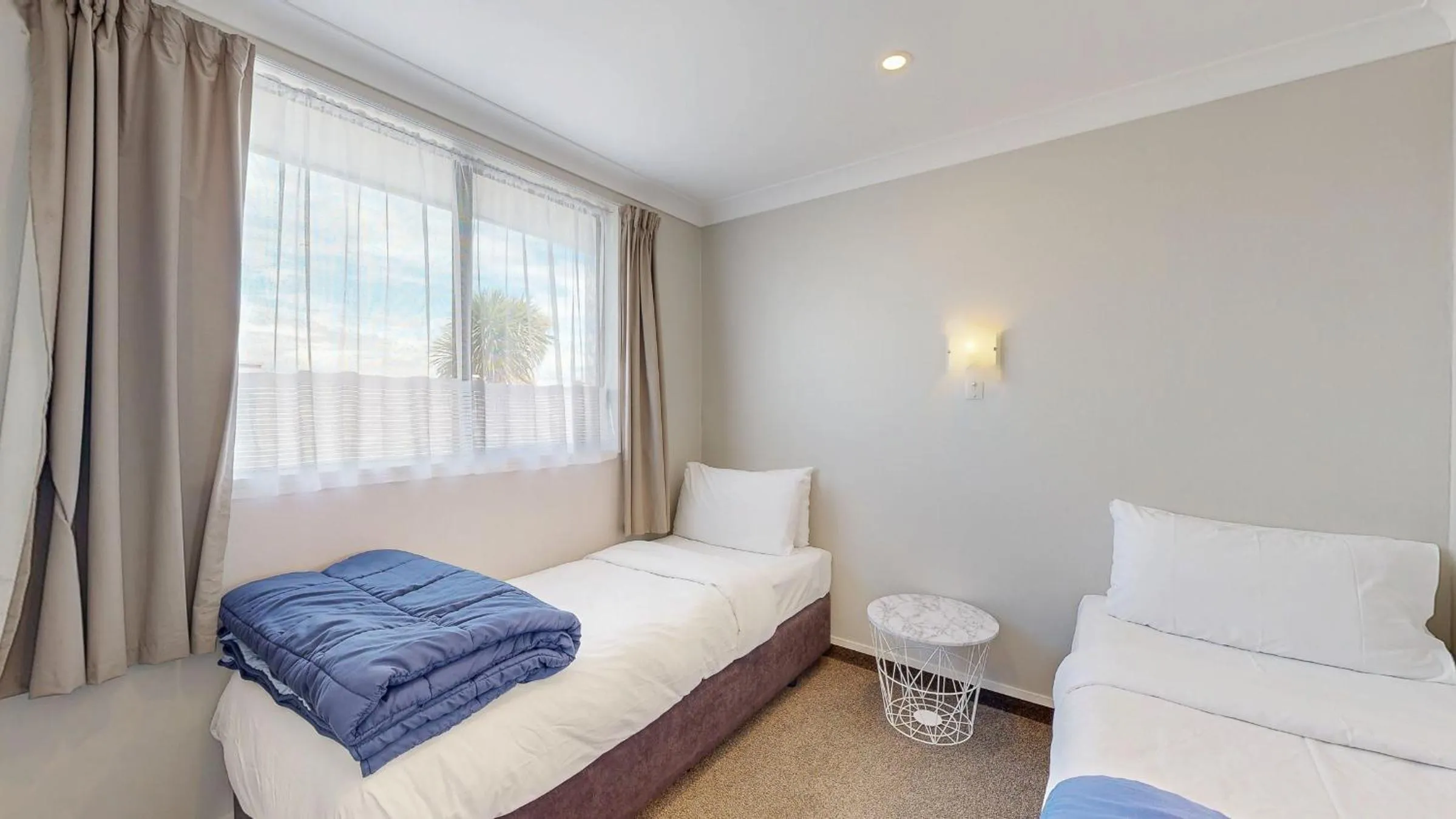 Bedroom, Bed in Albatross Motel