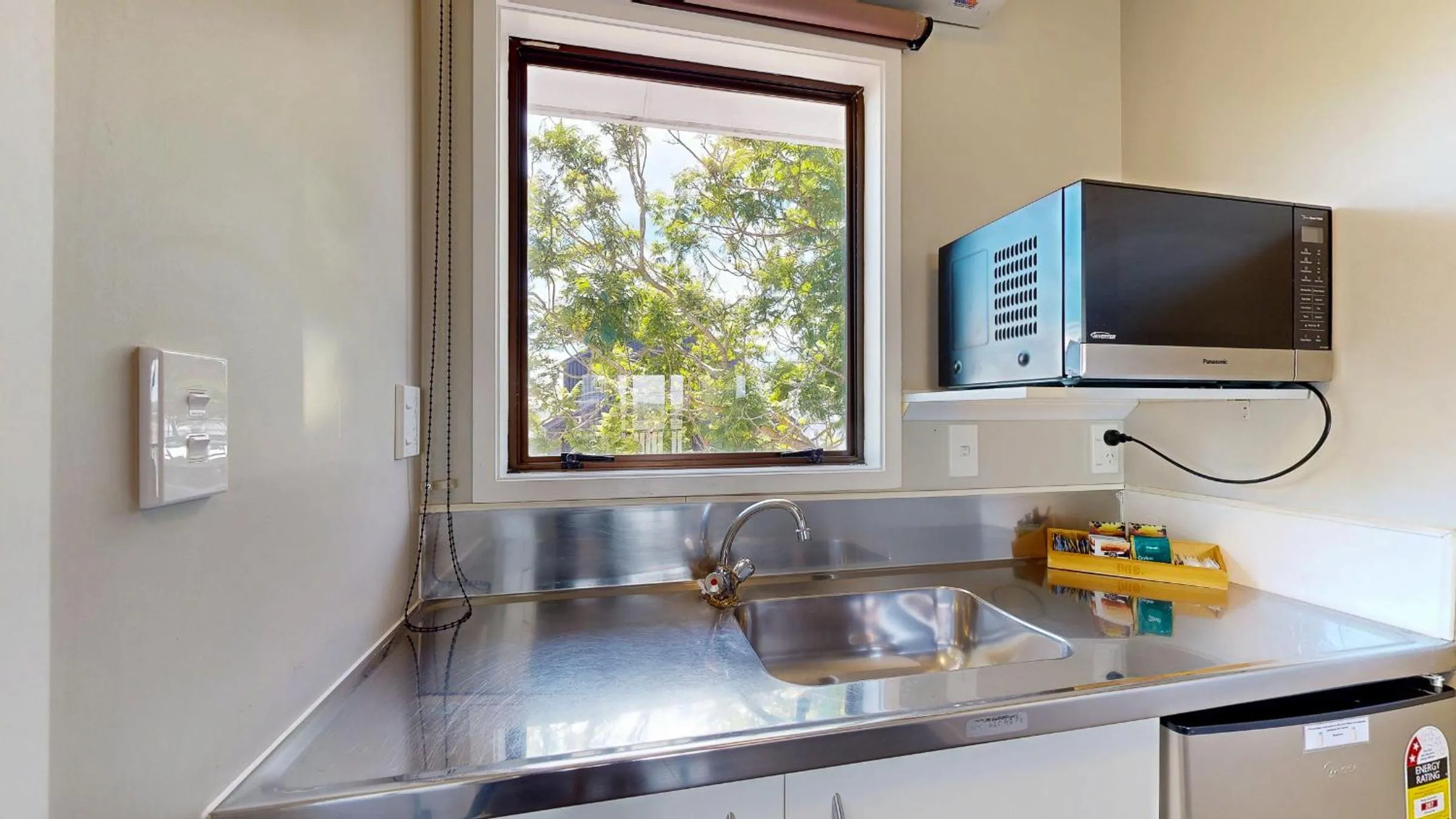 Kitchen or kitchenette in Albatross Motel
