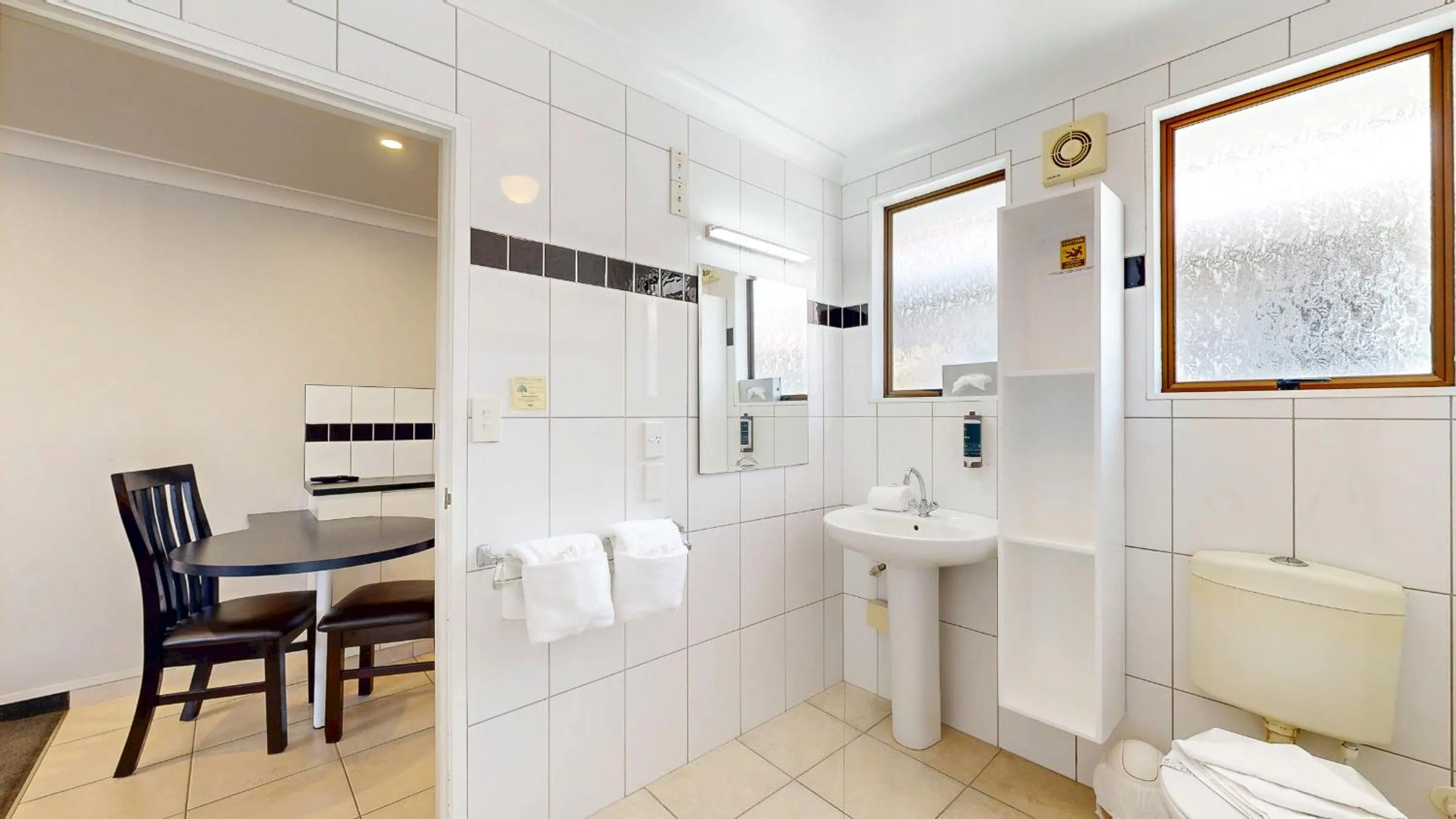 Bathroom in Albatross Motel