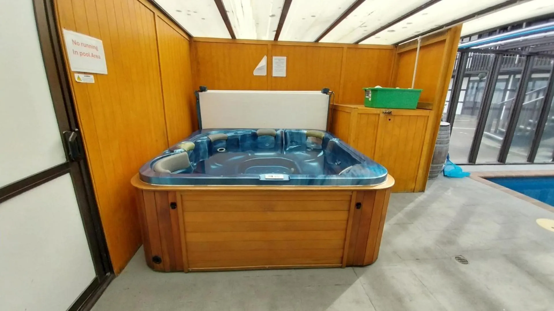 Hot Tub in Albatross Motel