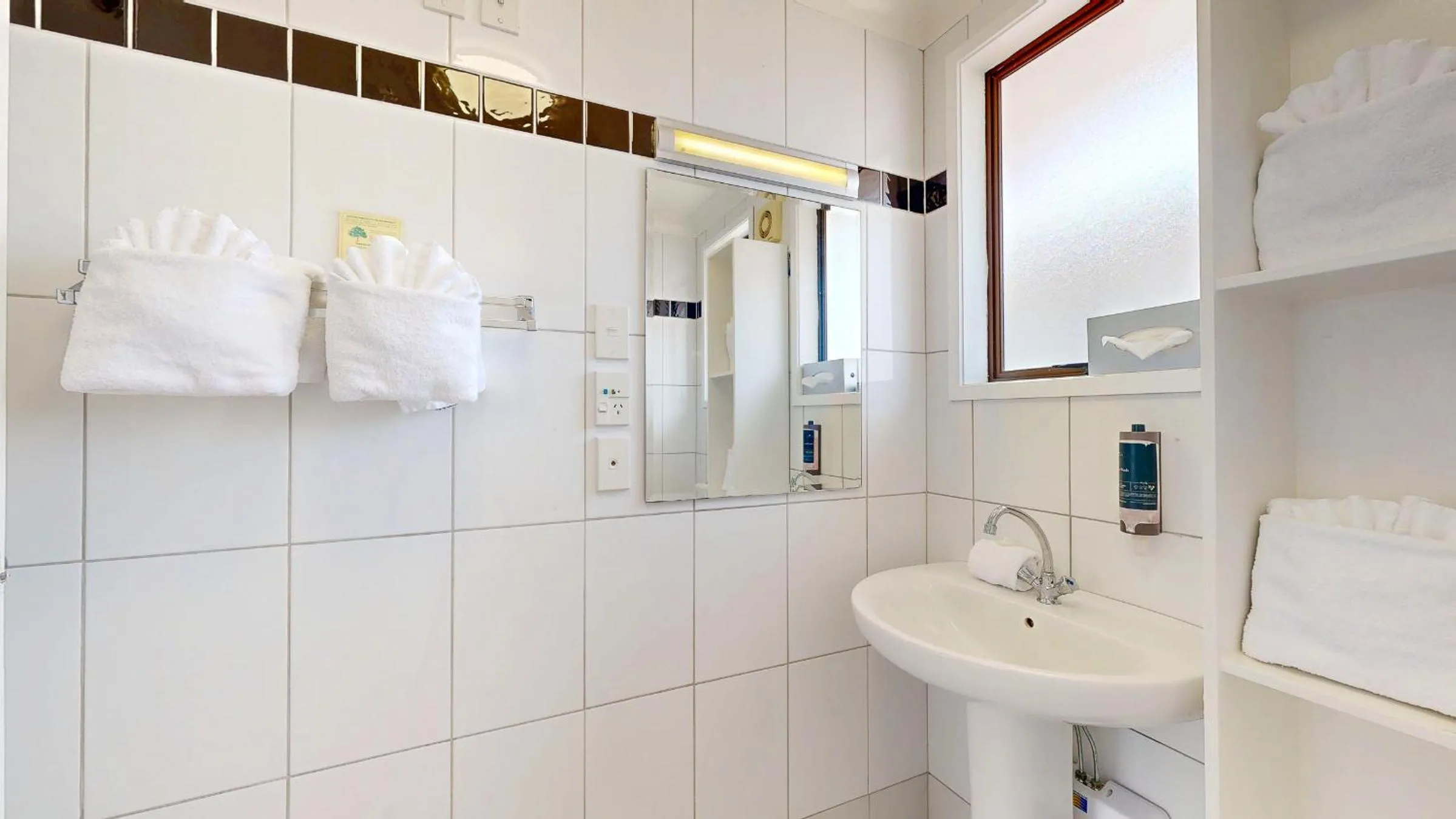 Bathroom in Albatross Motel