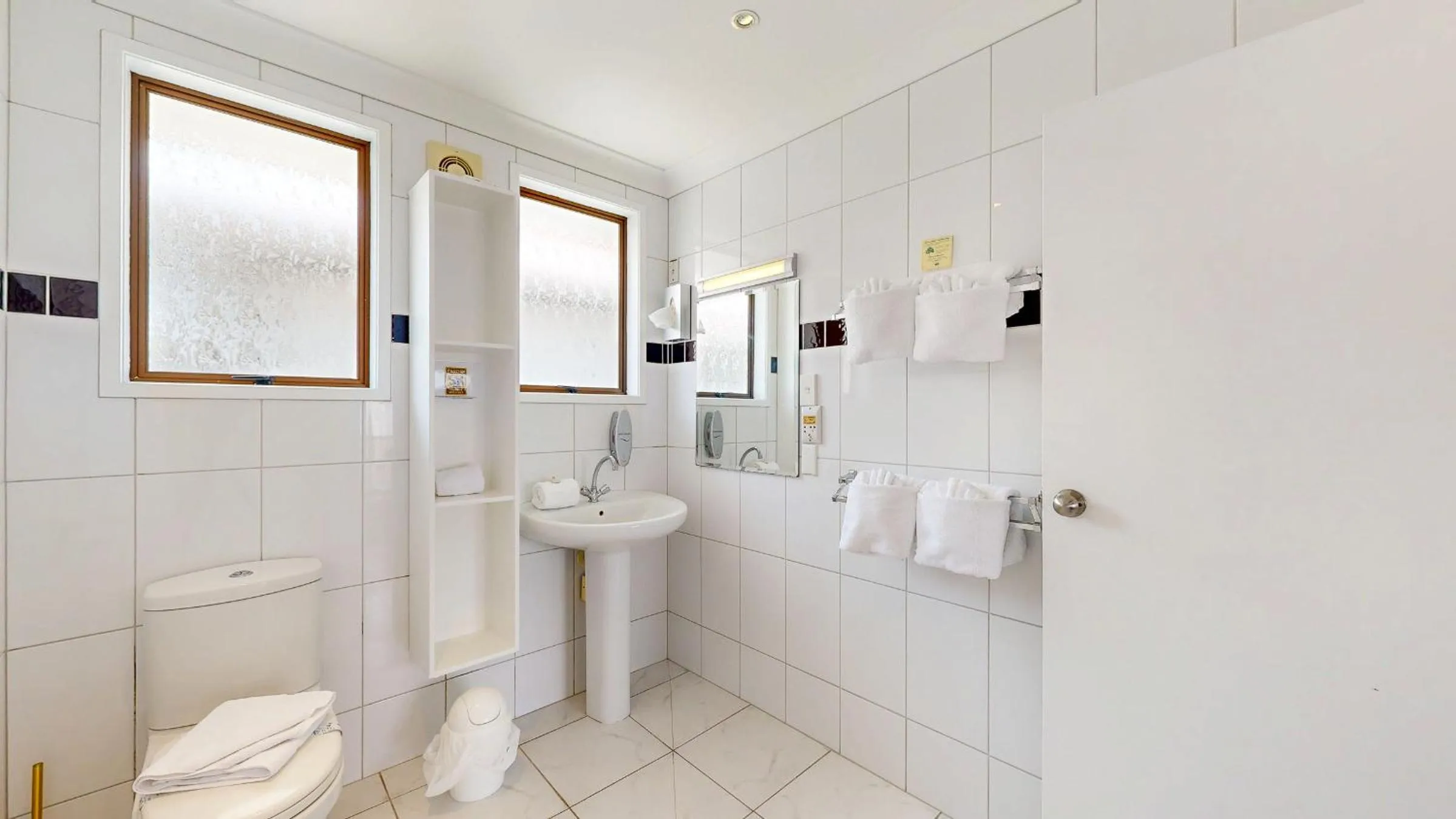 Bathroom in Albatross Motel