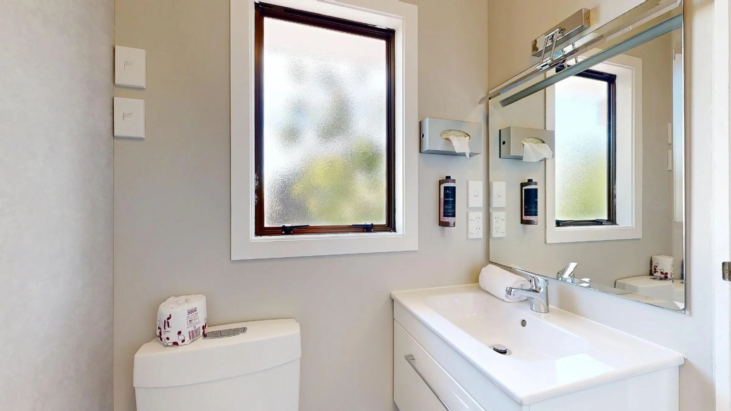 Bathroom in Albatross Motel