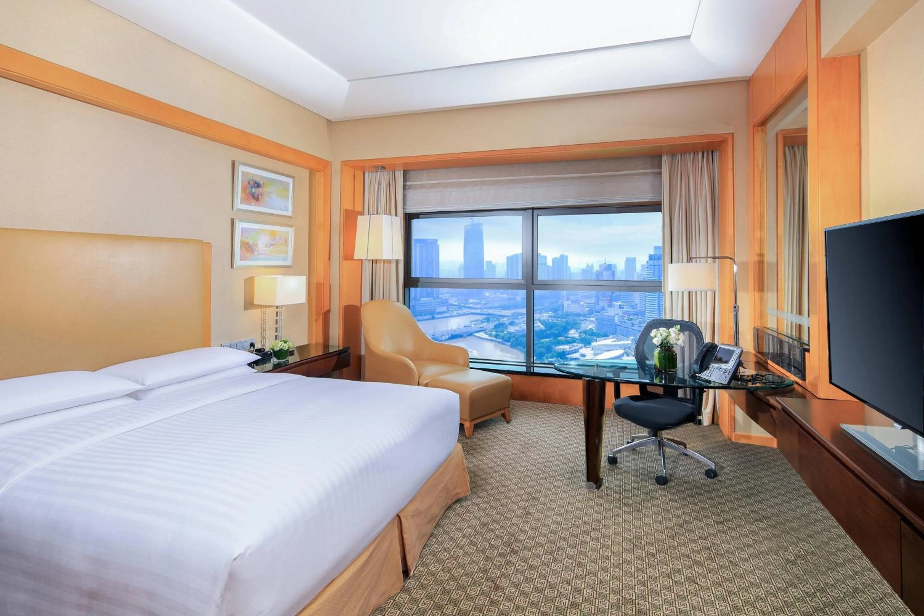 Photo of the whole room, Bed in Ningbo Marriott Hotel