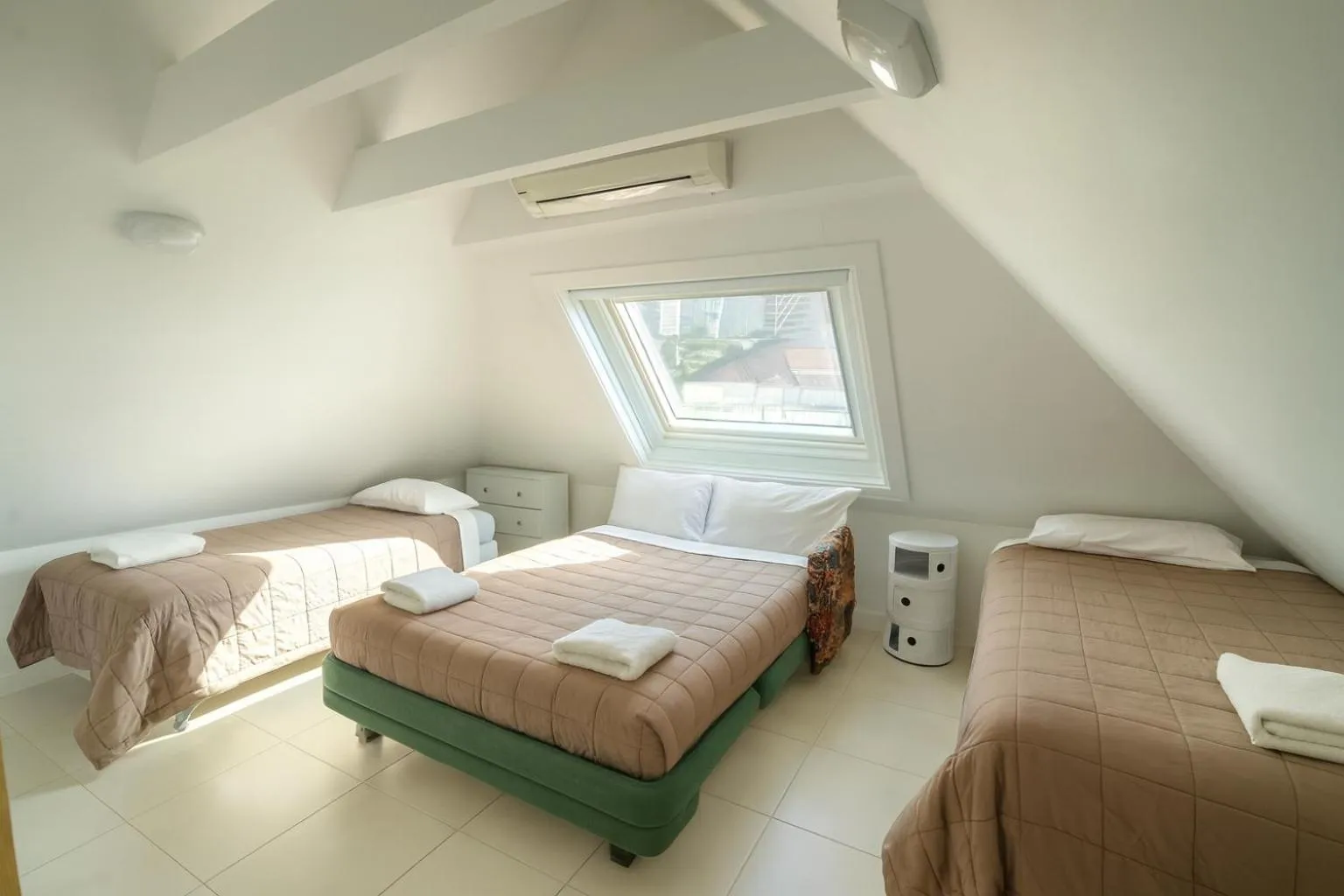 Bedroom, Bed in The Breakers