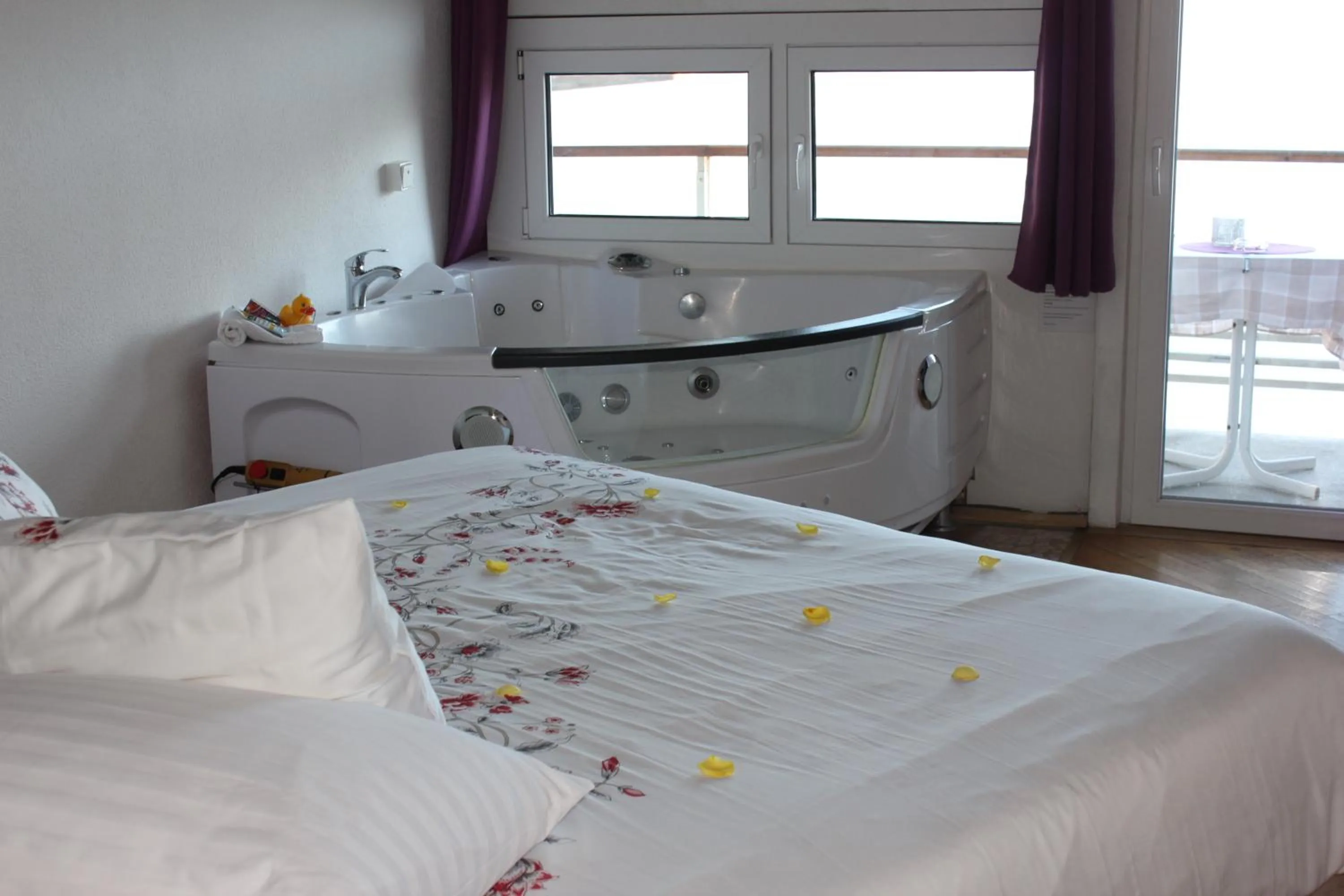 Bed in Strandhotel Seeblick