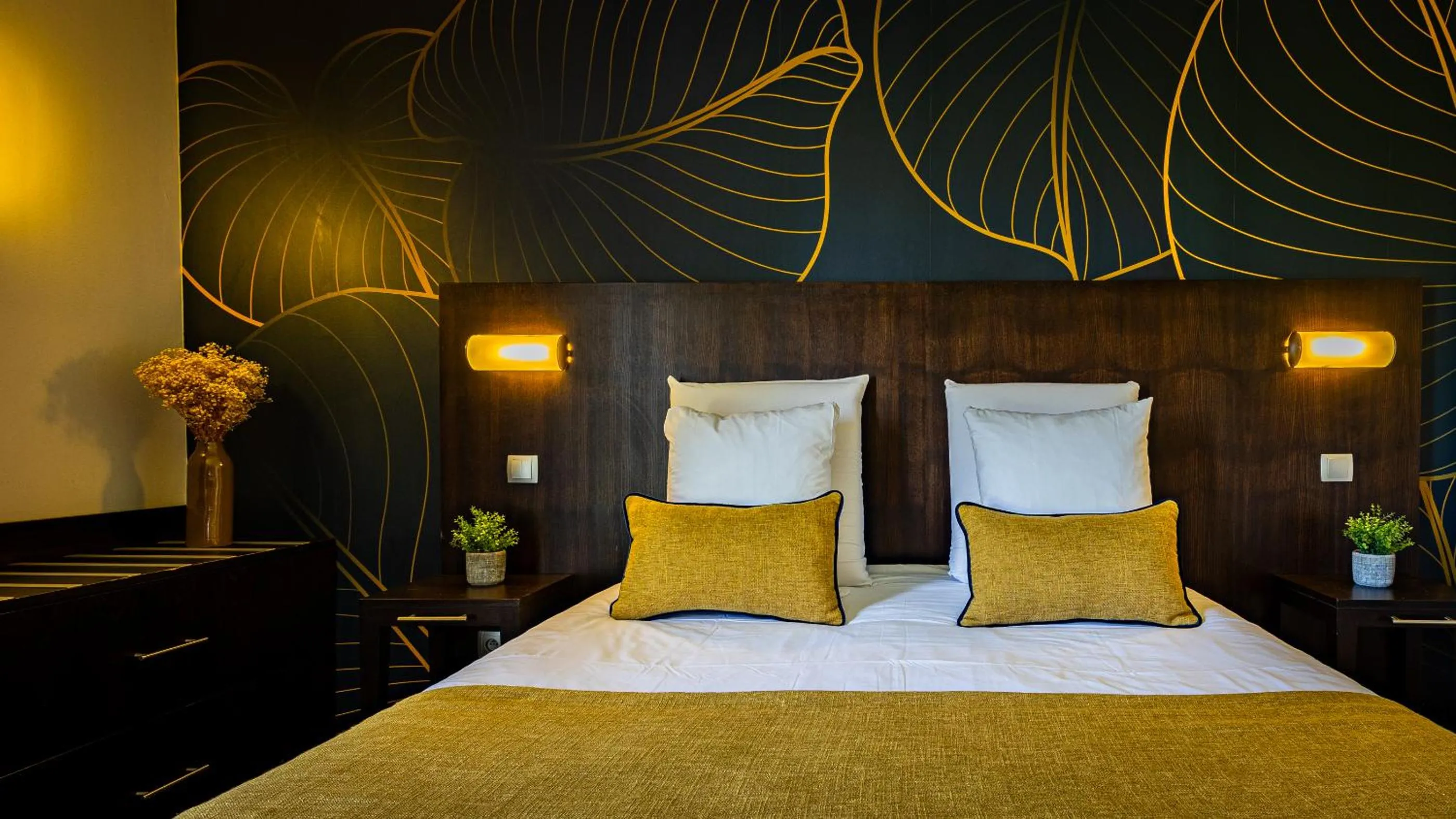 Property building, Bed in Logis Hostellerie D'Aussois