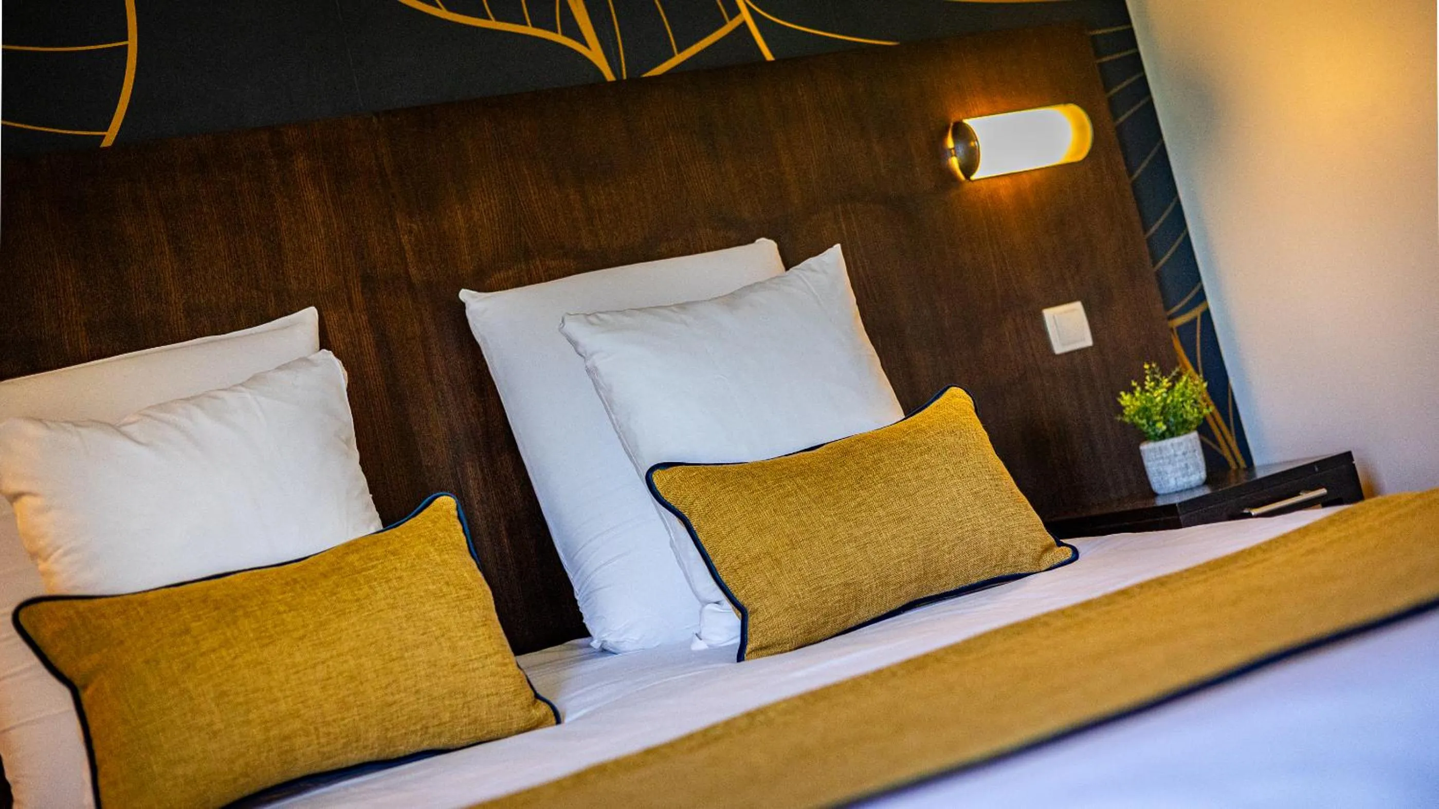 Property building, Bed in Logis Hostellerie D'Aussois