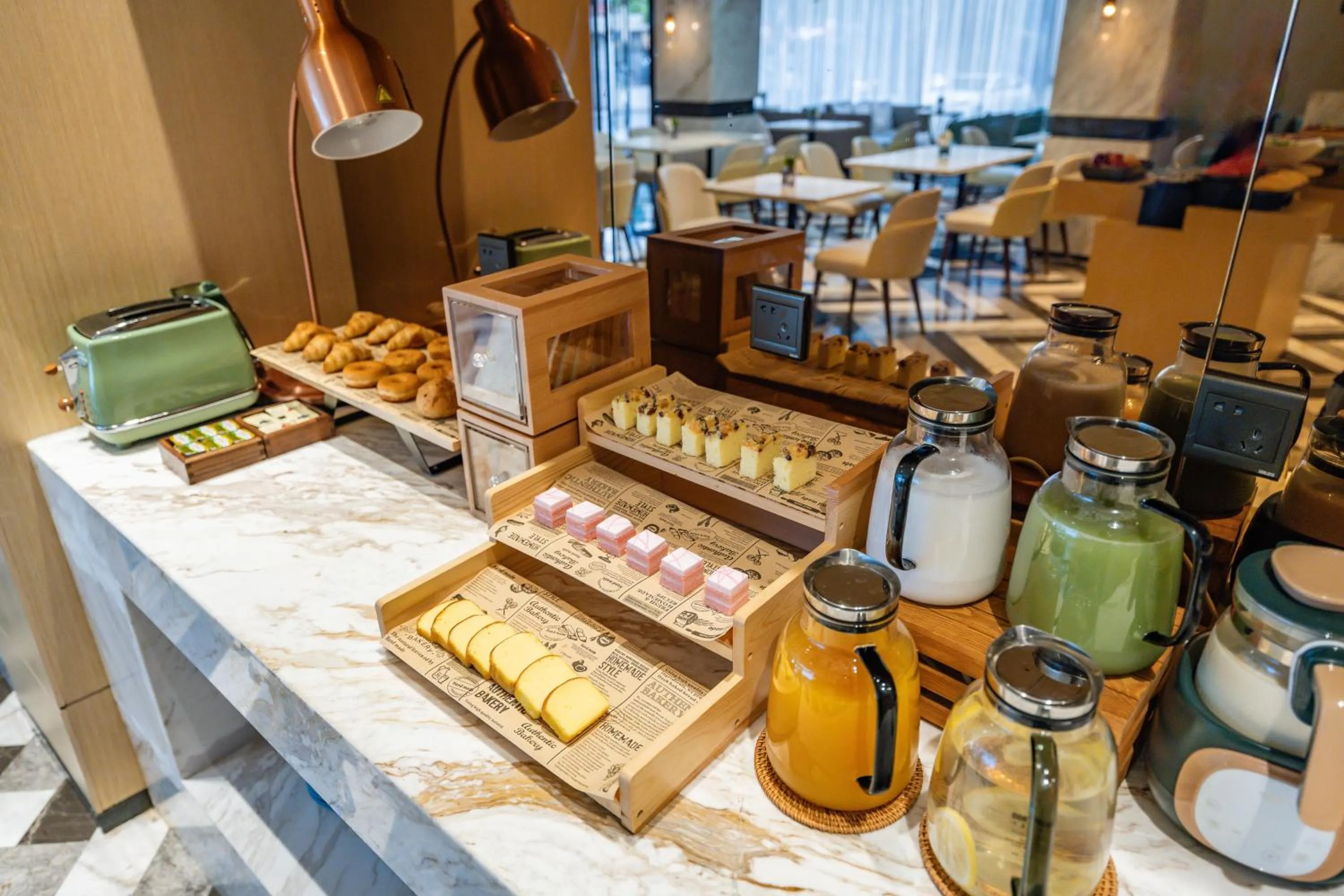 Restaurant/places to eat in Mercure Shanghai Pudong Zhangjiang Park