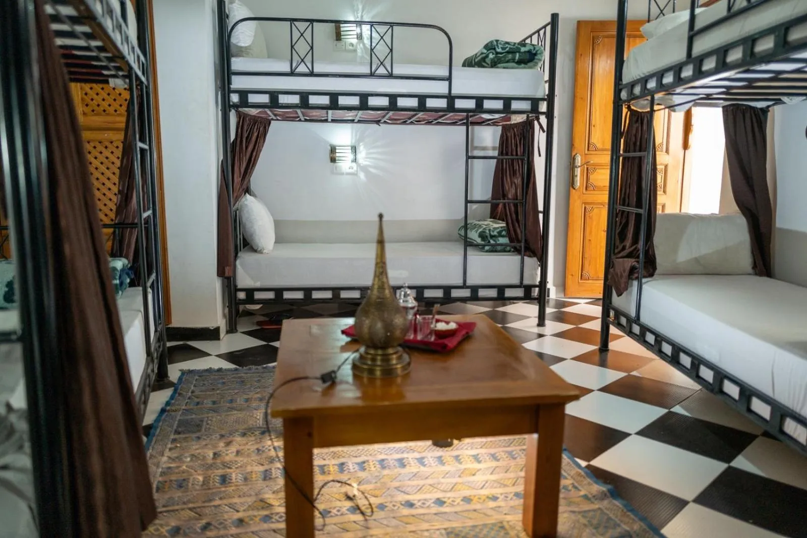 Property building, Bed in Hostel Amour d'auberge