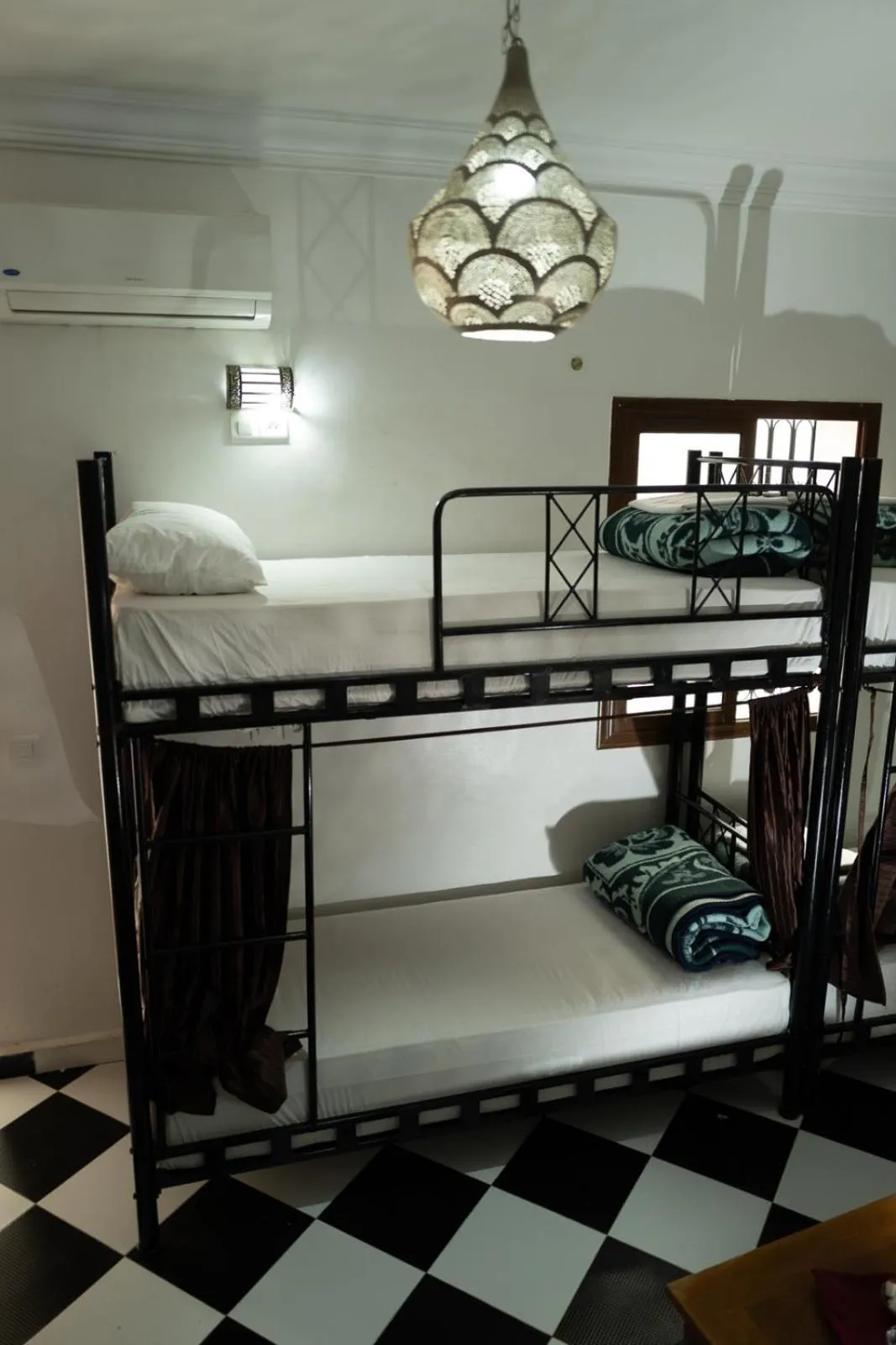 Property building, Bed in Hostel Amour d'auberge