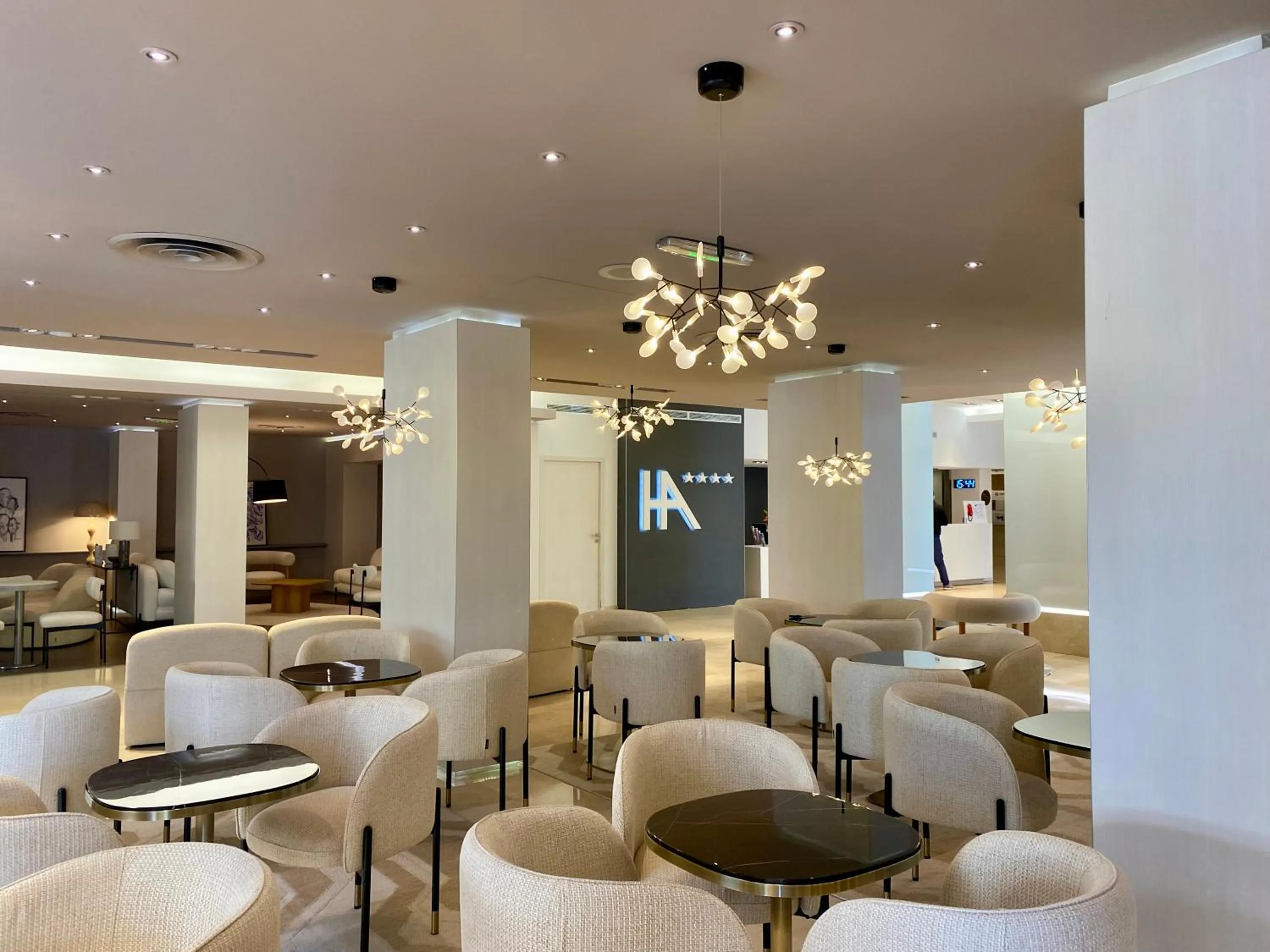 Lounge or bar in Hôtel Alba