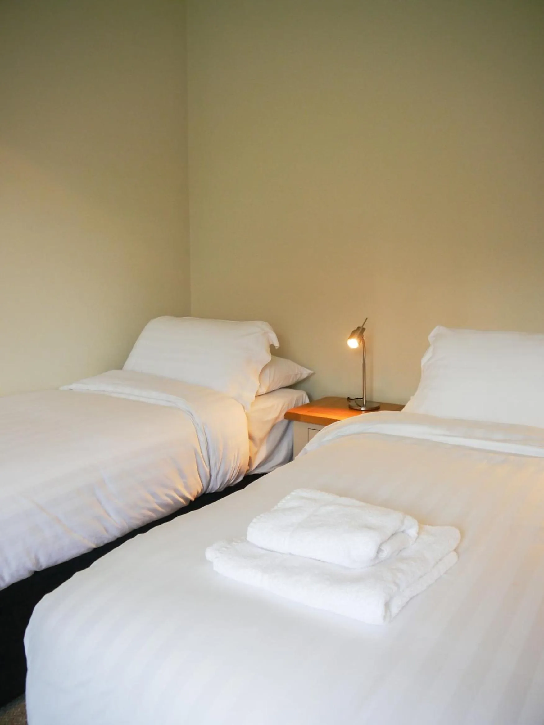 Bedroom, Bed in Waterfoot Park