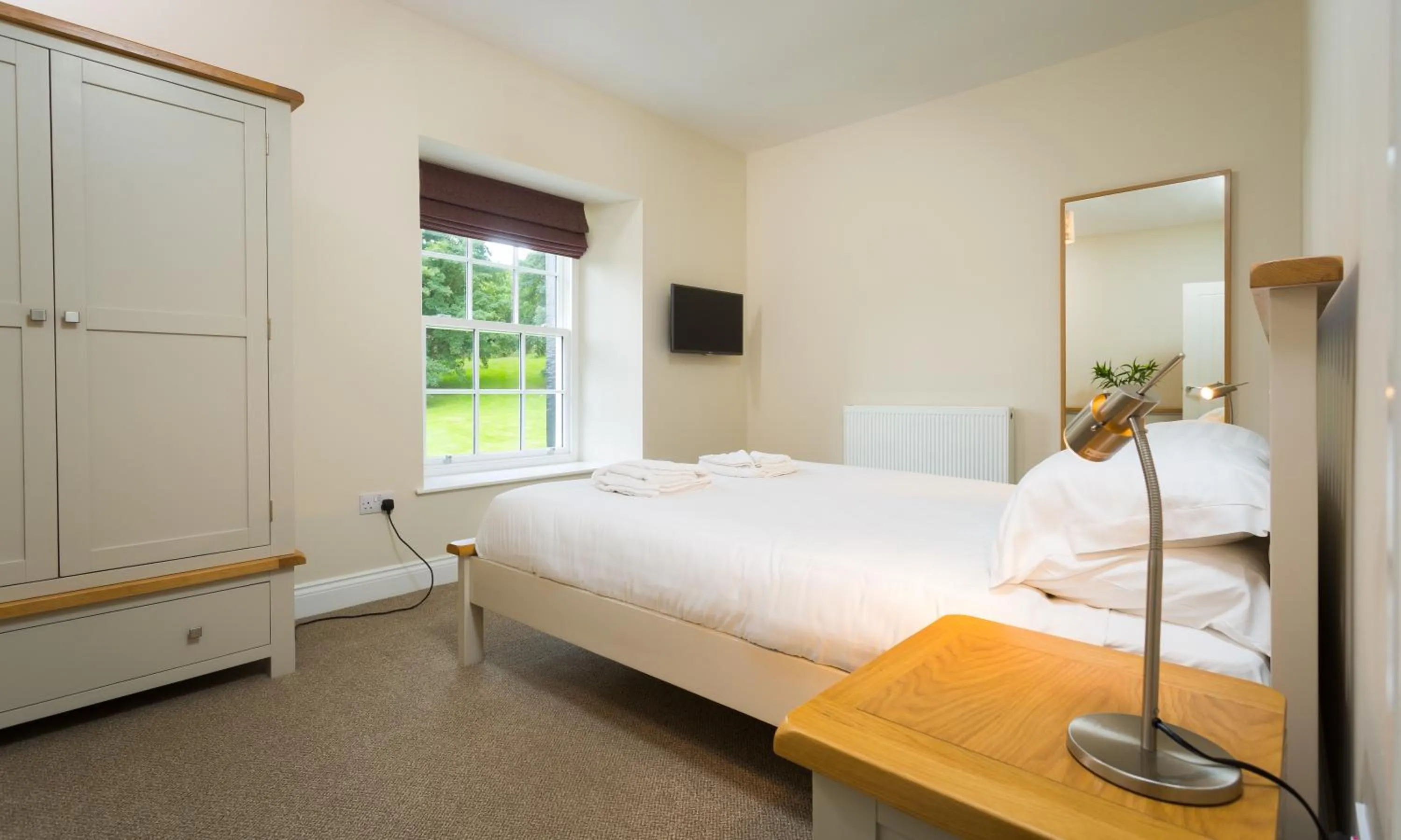 Bedroom, Bed in Waterfoot Park