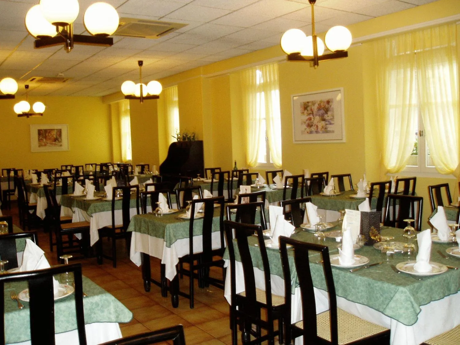 Restaurant/places to eat in Hôtel Royal