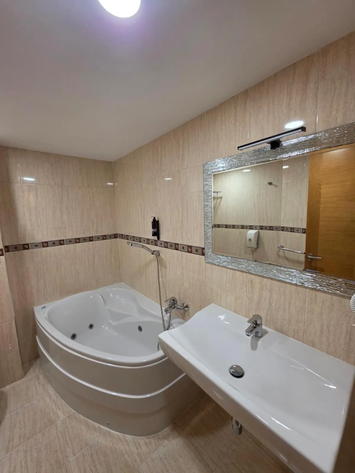 Bath in Hotel Santa Catalina by Bossh Hotels!