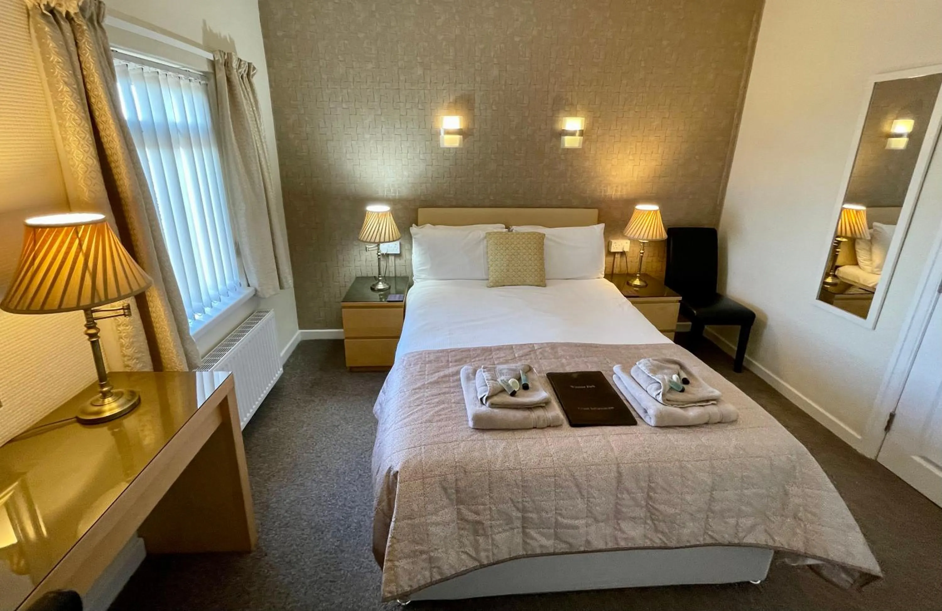 Photo of the whole room, Bed in Windsor Park Hotel