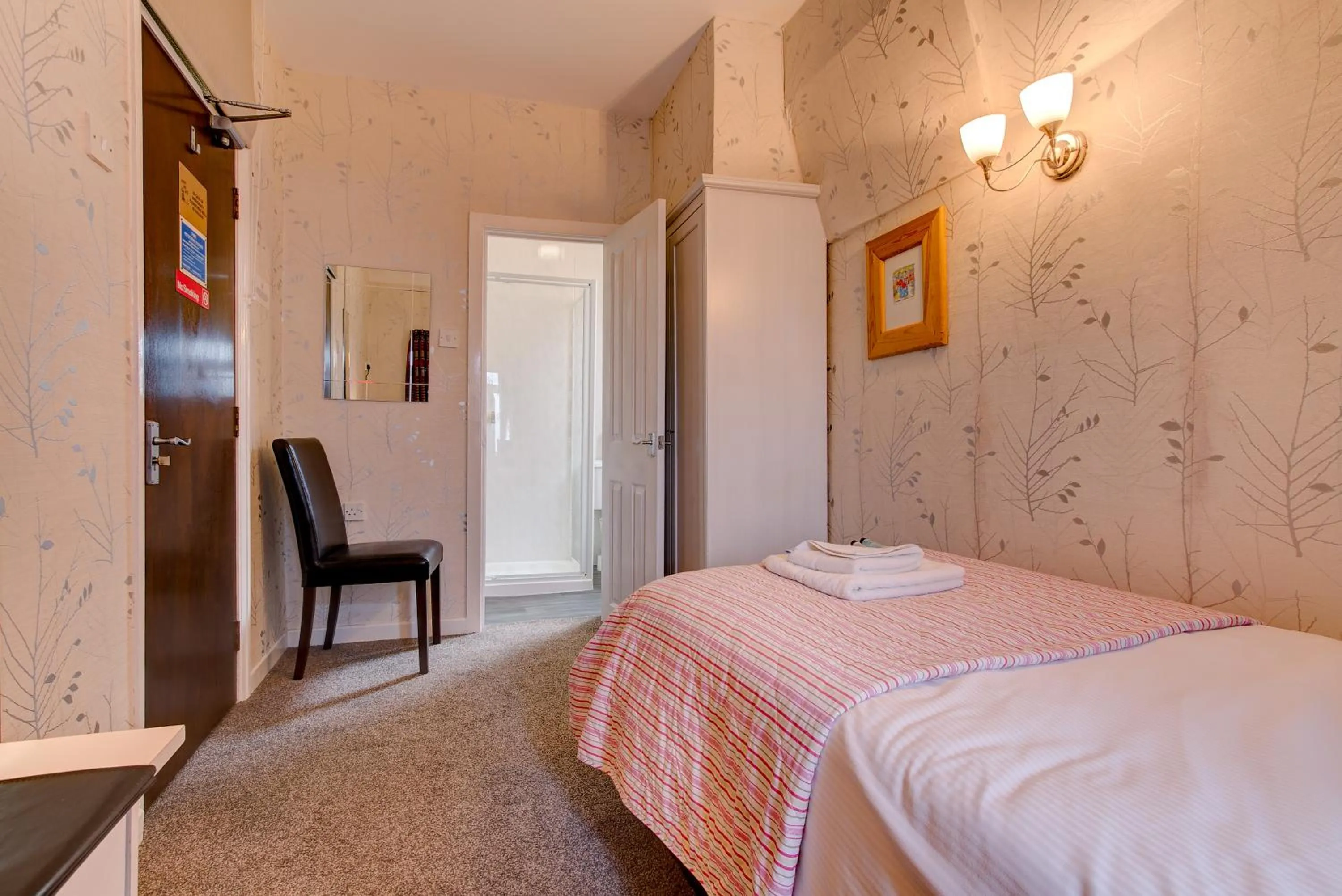 Photo of the whole room, Bed in Windsor Park Hotel