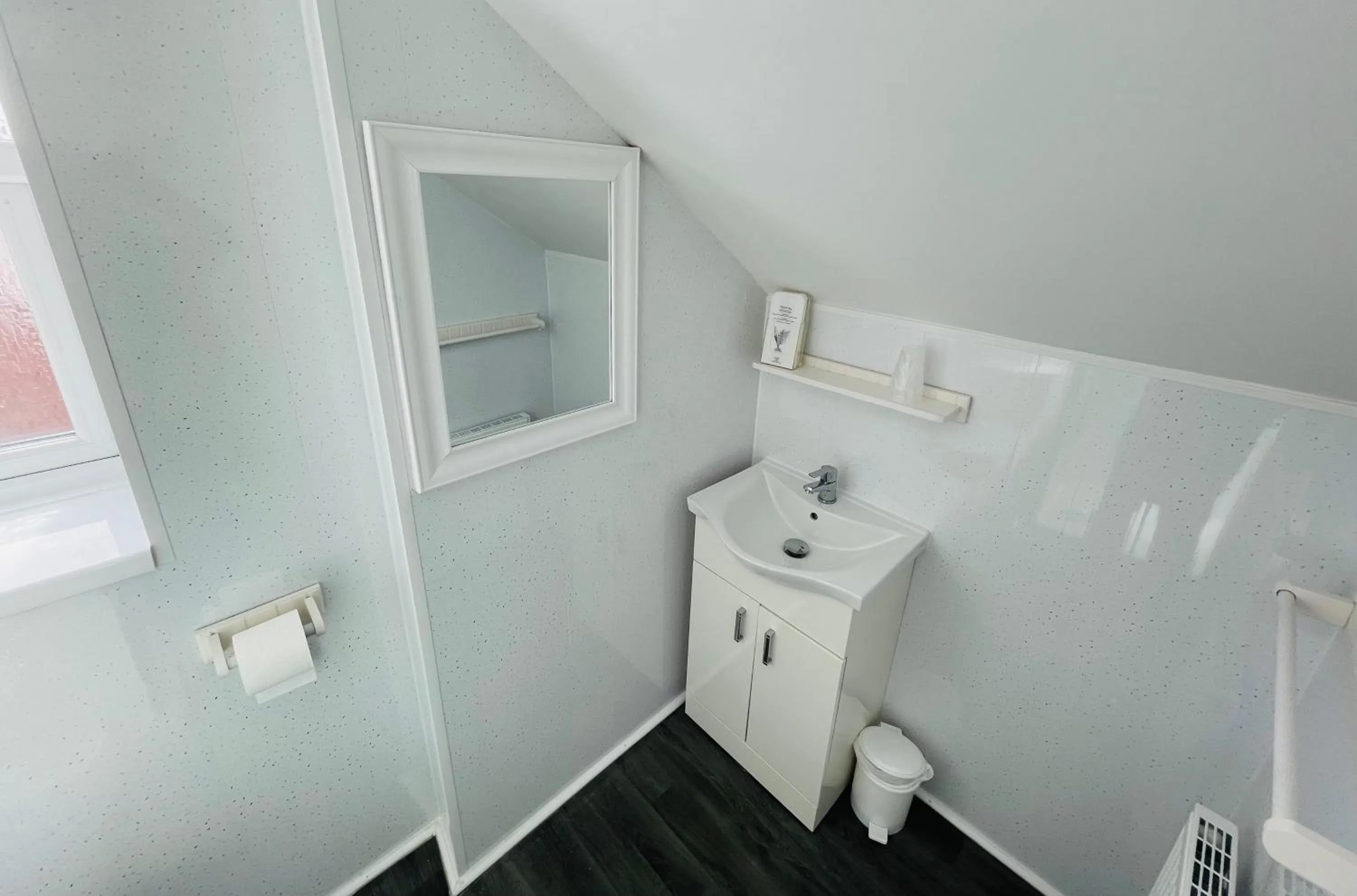 Toilet, Bed in Windsor Park Hotel