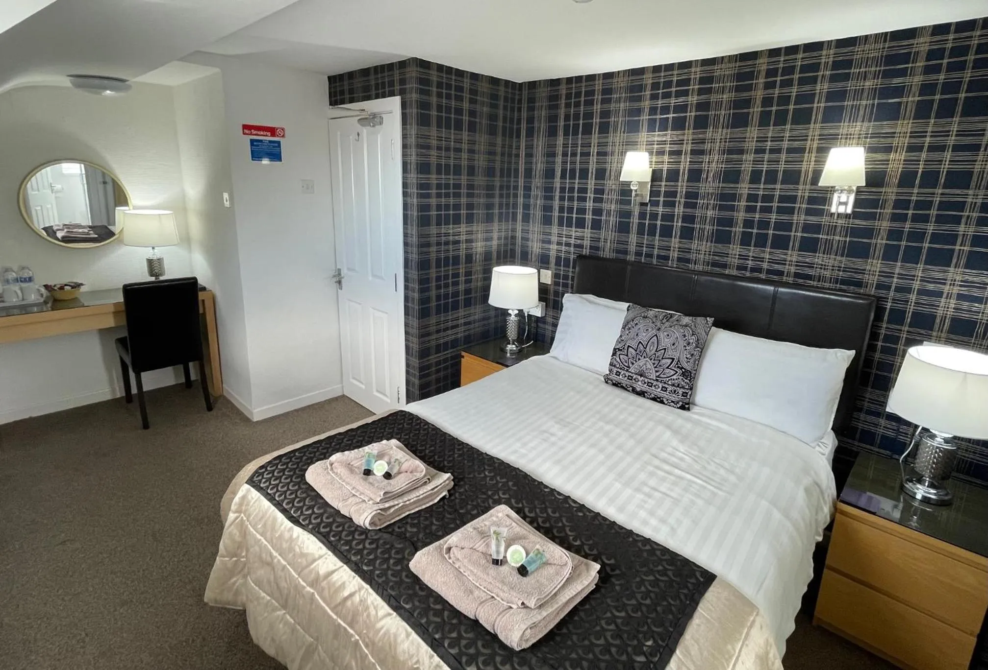 Photo of the whole room, Bed in Windsor Park Hotel